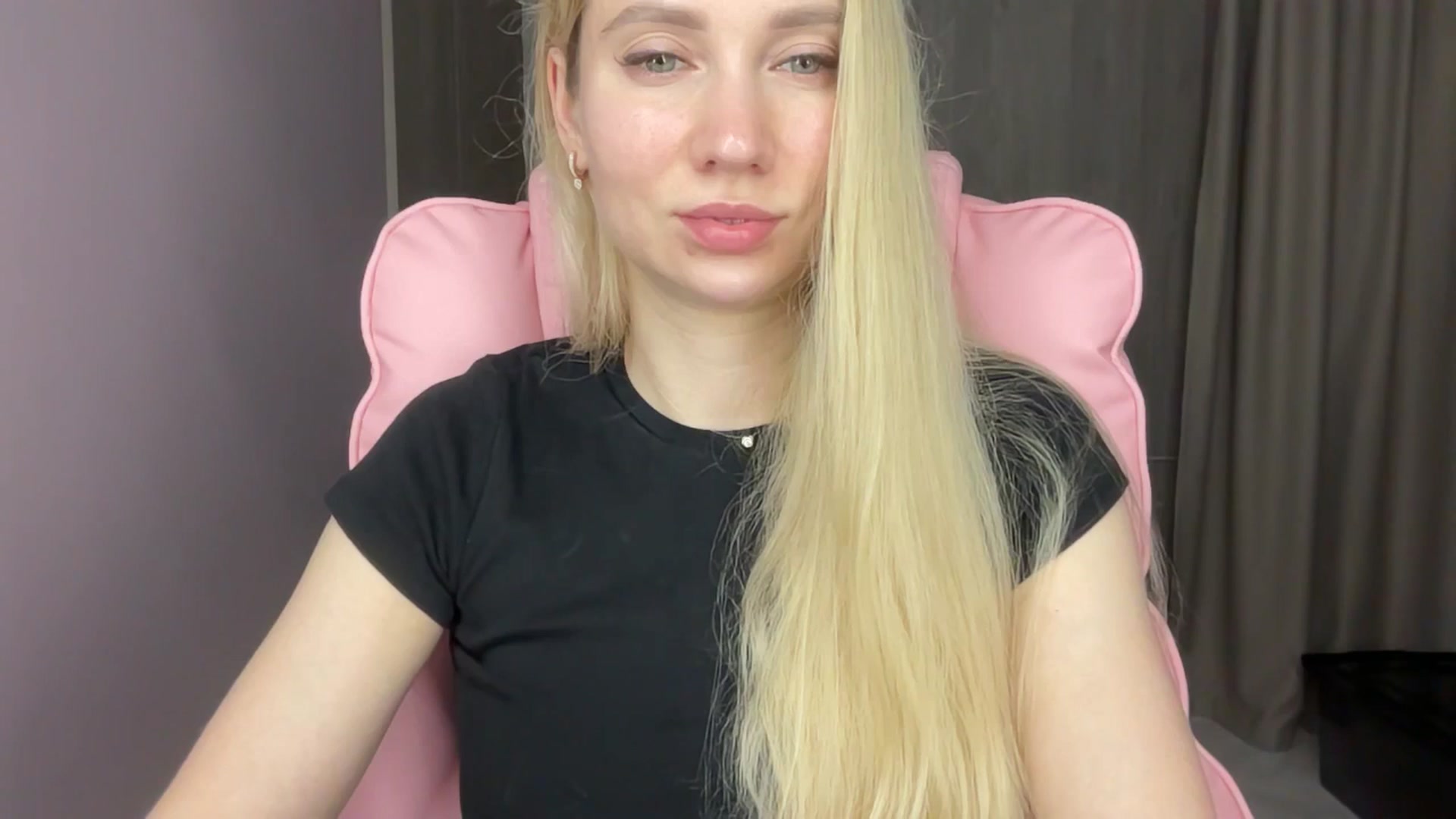 Gallery image thumbnail from Miss_Sylvia's myfreecams stream on, 06/06/2025, 19:19 image 15 of 20