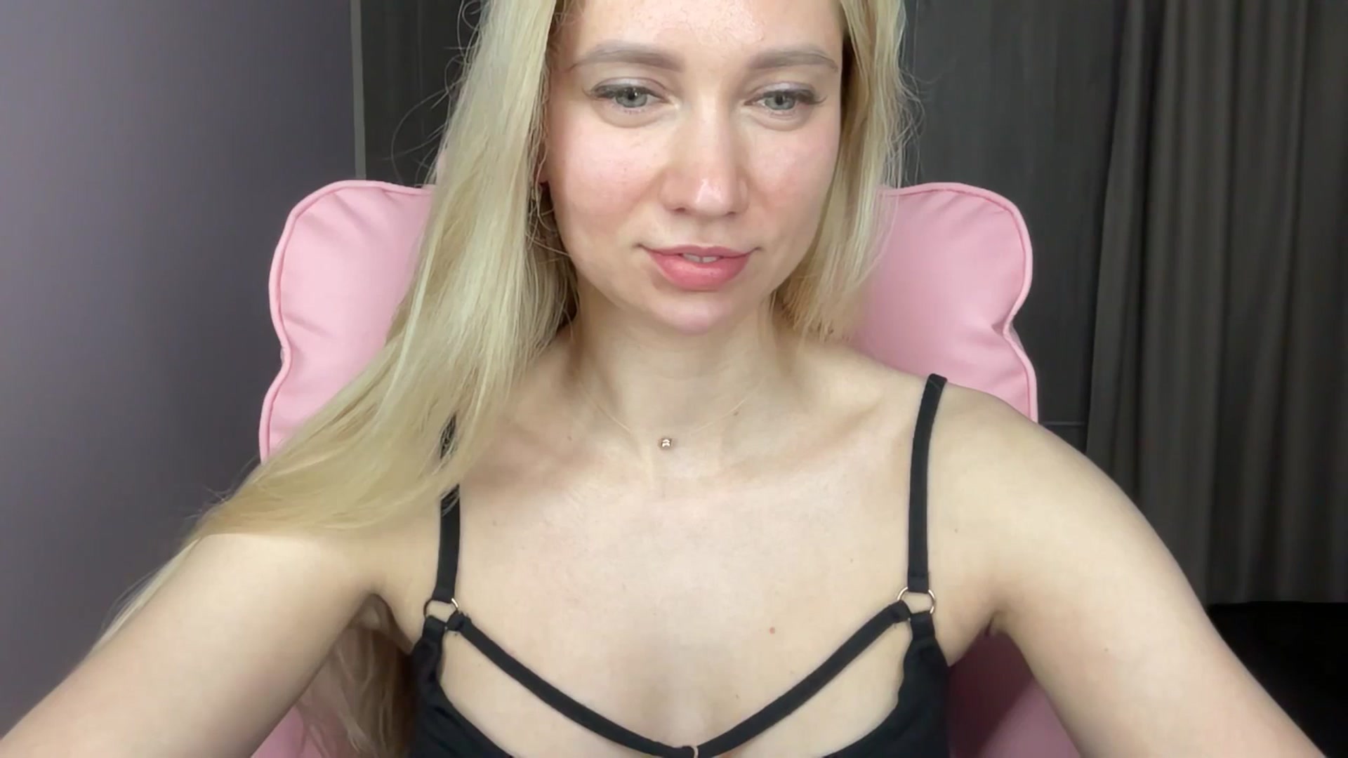 Gallery image thumbnail from Miss_Sylvia's myfreecams stream on, 06/07/2025, 19:15 image 11 of 20