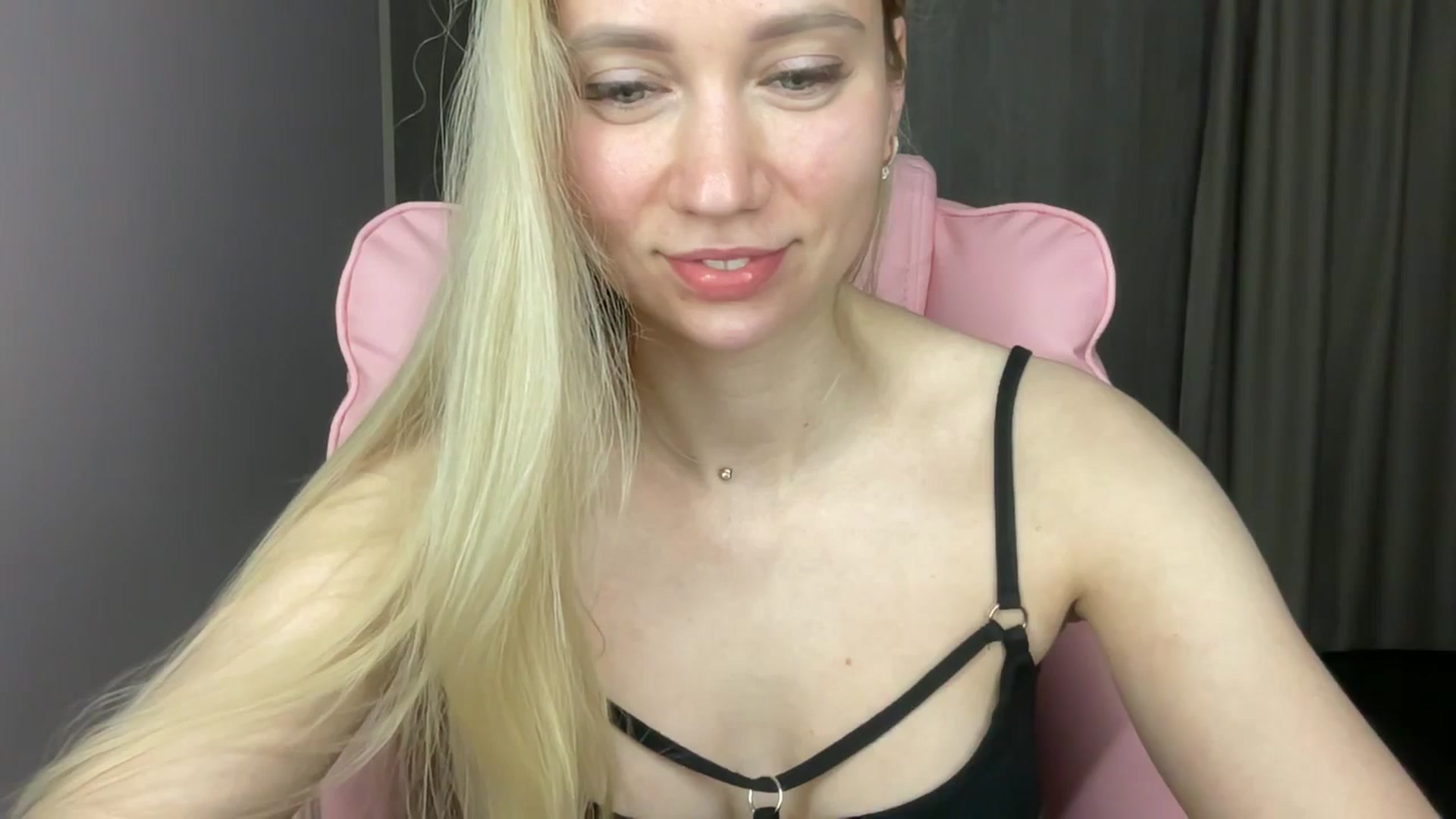 Gallery image thumbnail from Miss_Sylvia's myfreecams stream on, 06/07/2025, 19:15 image 19 of 20