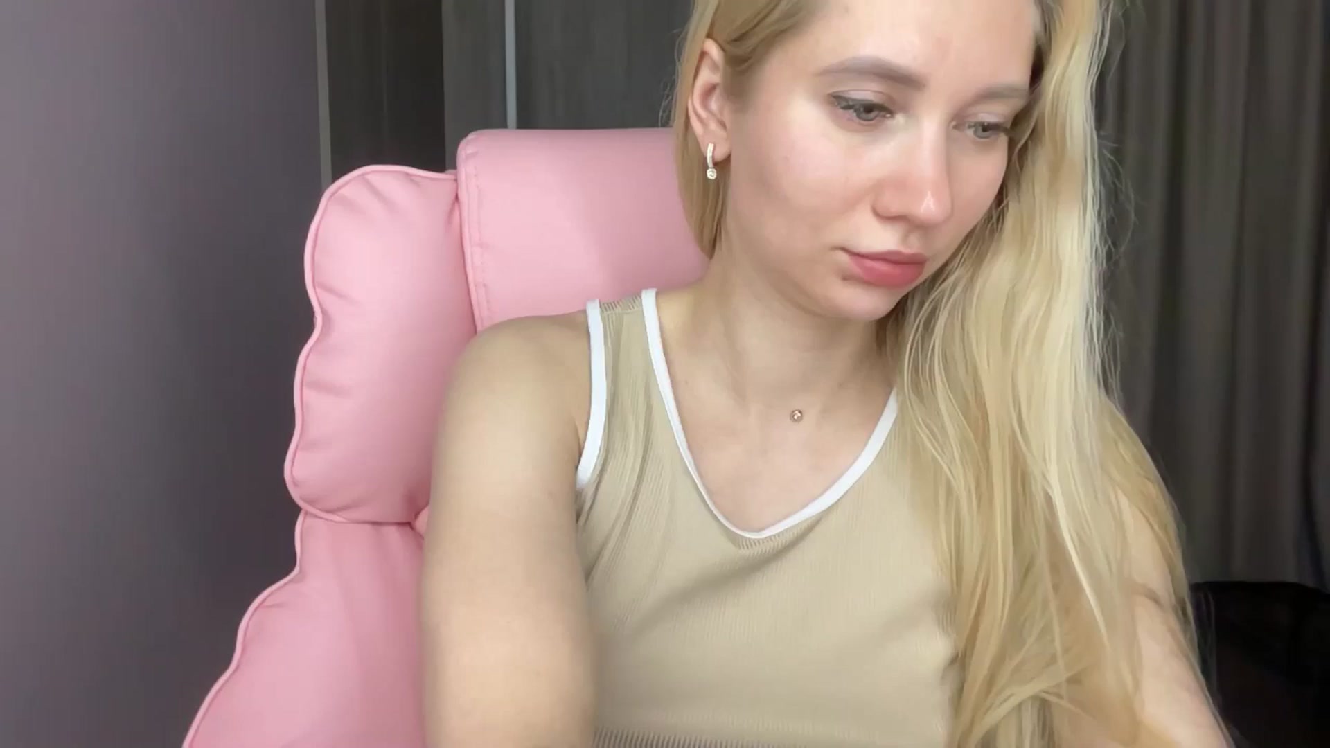 Gallery image thumbnail from Miss_Sylvia's myfreecams stream on, 06/08/2025, 18:44 image 15 of 20