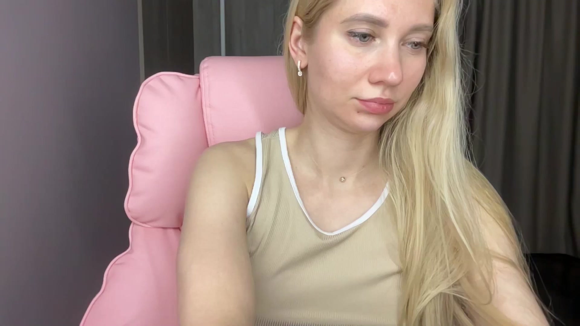 Gallery image thumbnail from Miss_Sylvia's myfreecams stream on, 06/08/2025, 18:44 image 16 of 20