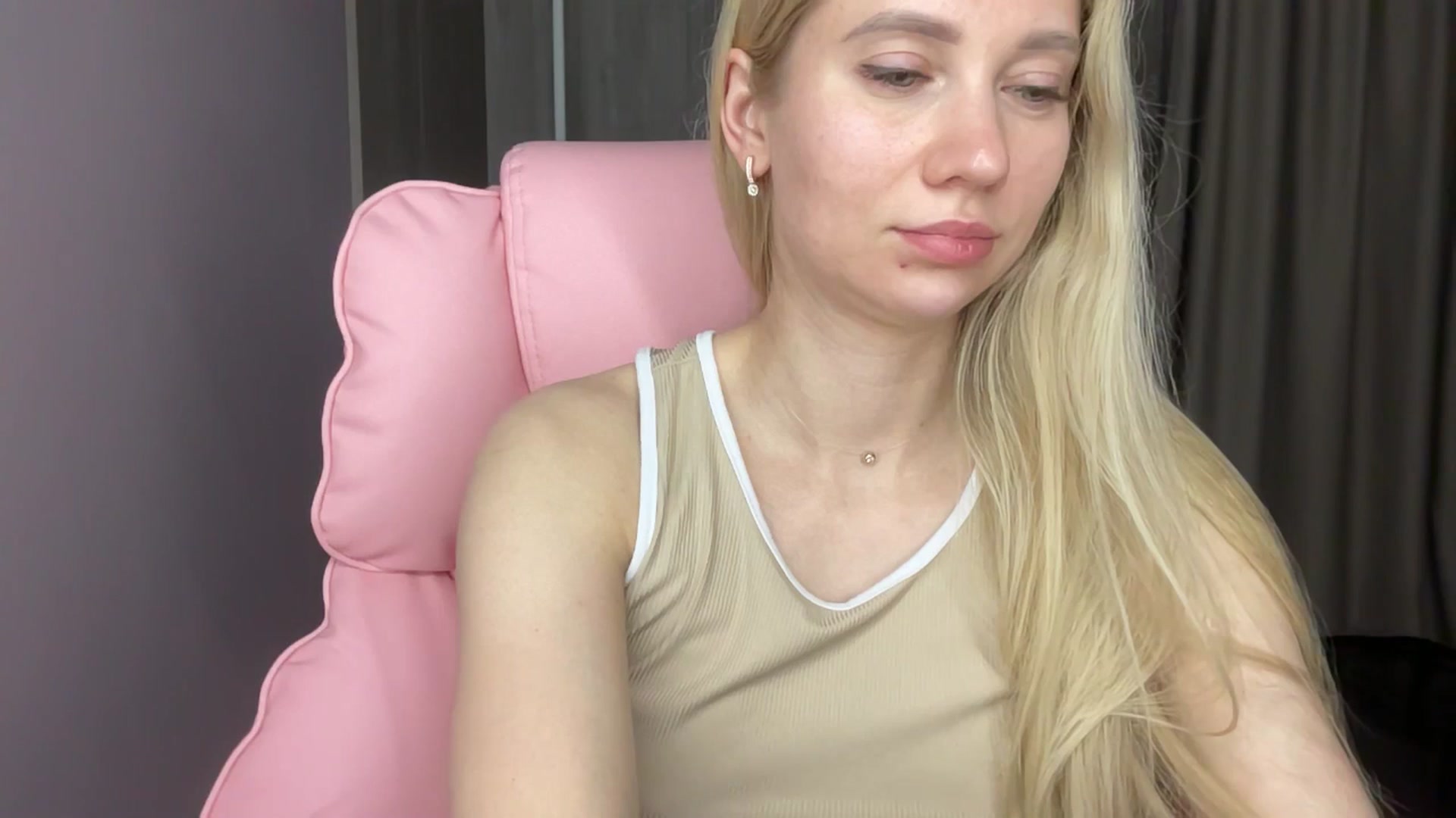 Gallery image thumbnail from Miss_Sylvia's myfreecams stream on, 06/08/2025, 18:44 image 17 of 20