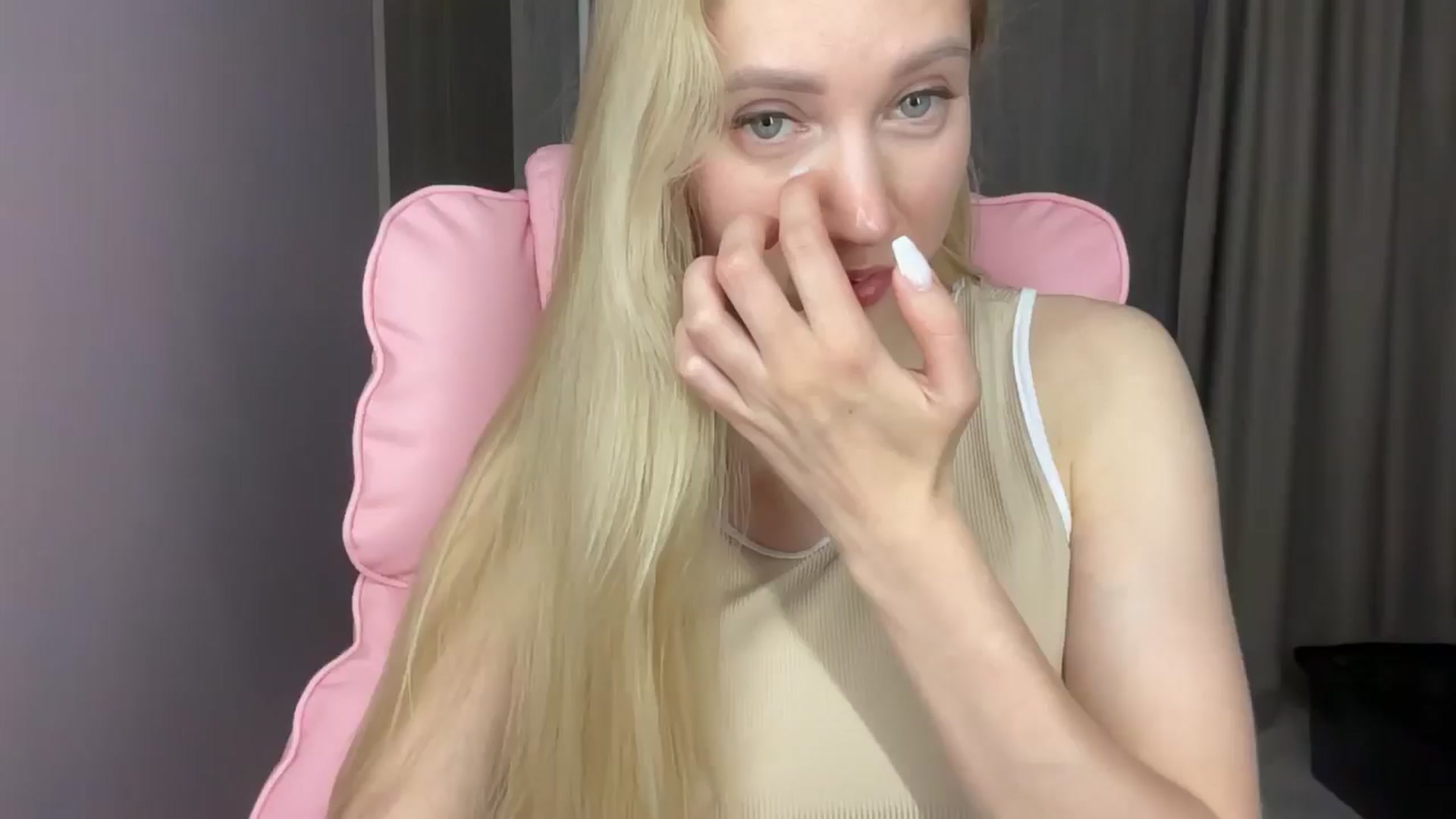 Gallery image thumbnail from Miss_Sylvia's myfreecams stream on, 06/08/2025, 19:04 image 13 of 20