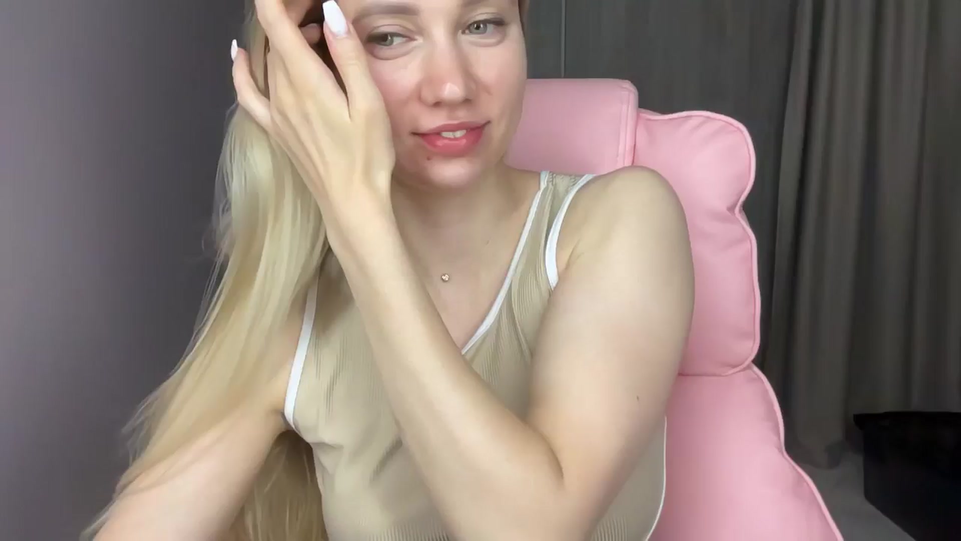 Gallery image thumbnail from Miss_Sylvia's myfreecams stream on, 06/08/2025, 19:12 image 6 of 20