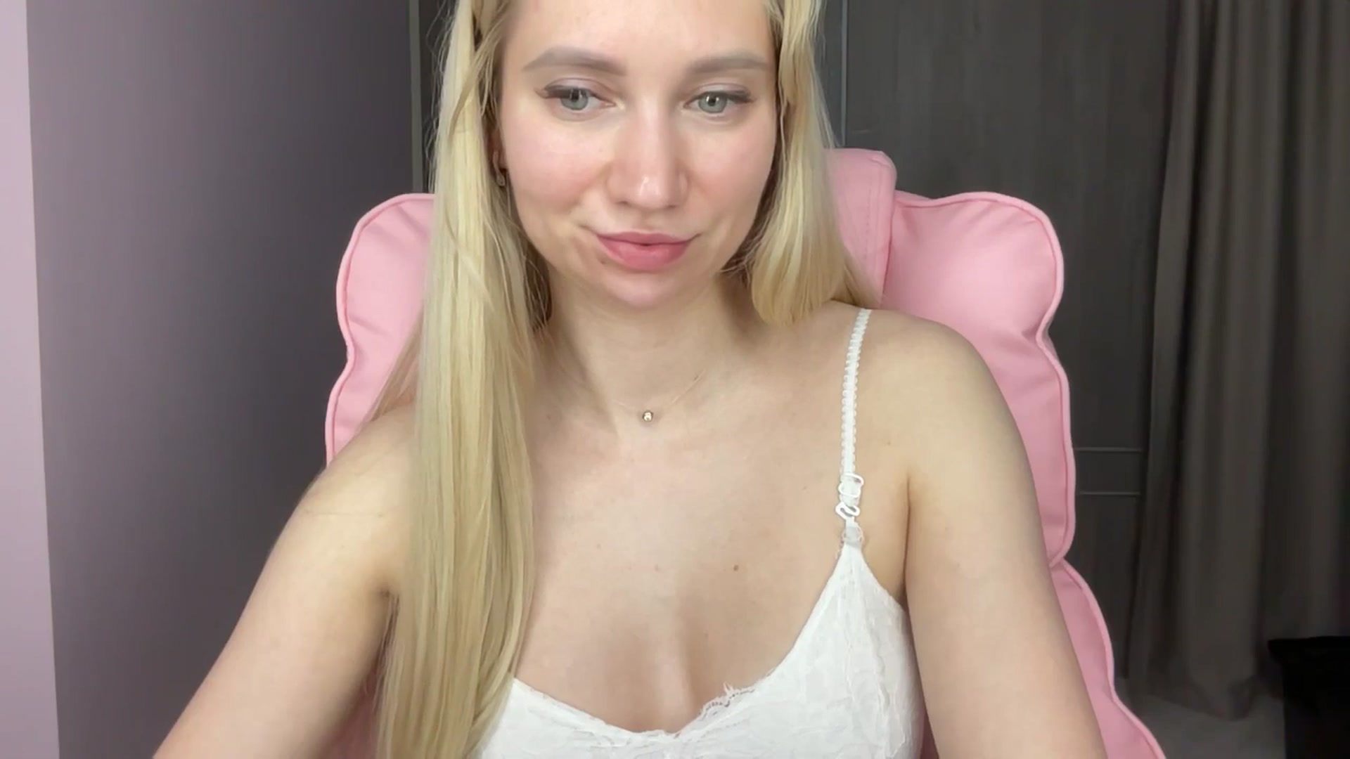 Gallery image thumbnail from Miss_Sylvia's myfreecams stream on, 06/09/2025, 19:14 image 19 of 20