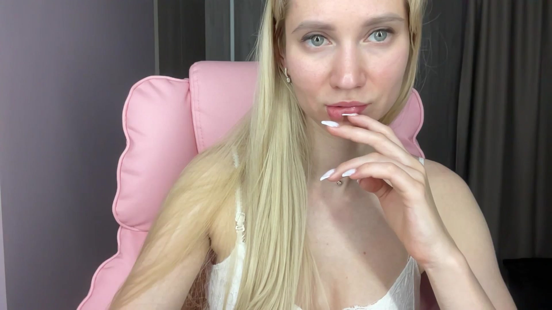 Gallery image thumbnail from Miss_Sylvia's myfreecams stream on, 06/09/2025, 19:14 image 7 of 20