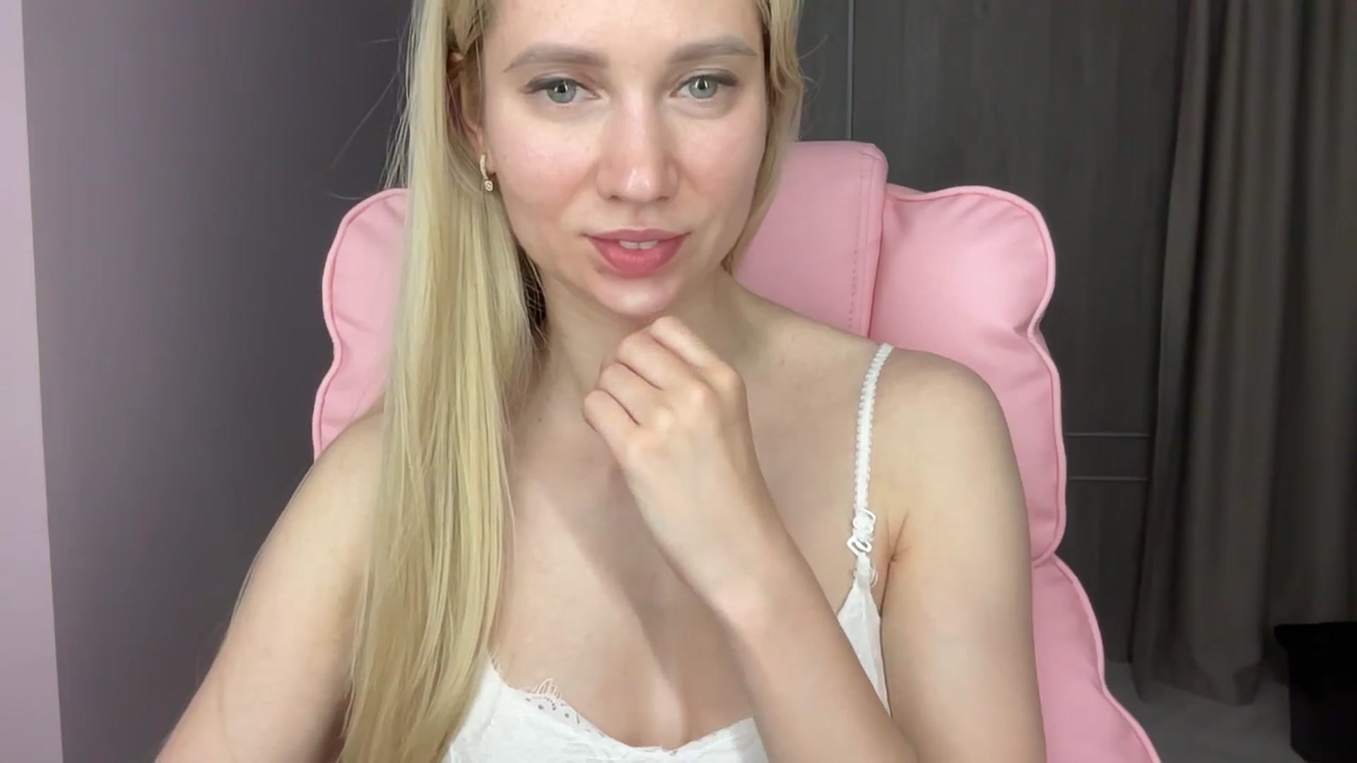 Gallery image thumbnail from Miss_Sylvia's myfreecams stream on, 06/09/2025, 19:37 image 18 of 20