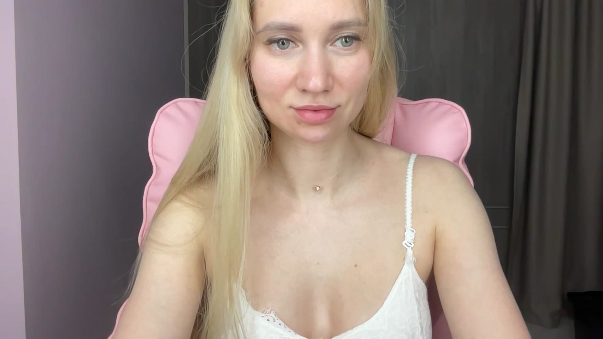 Gallery image thumbnail from Miss_Sylvia's myfreecams stream on, 06/09/2025, 19:37 image 6 of 20