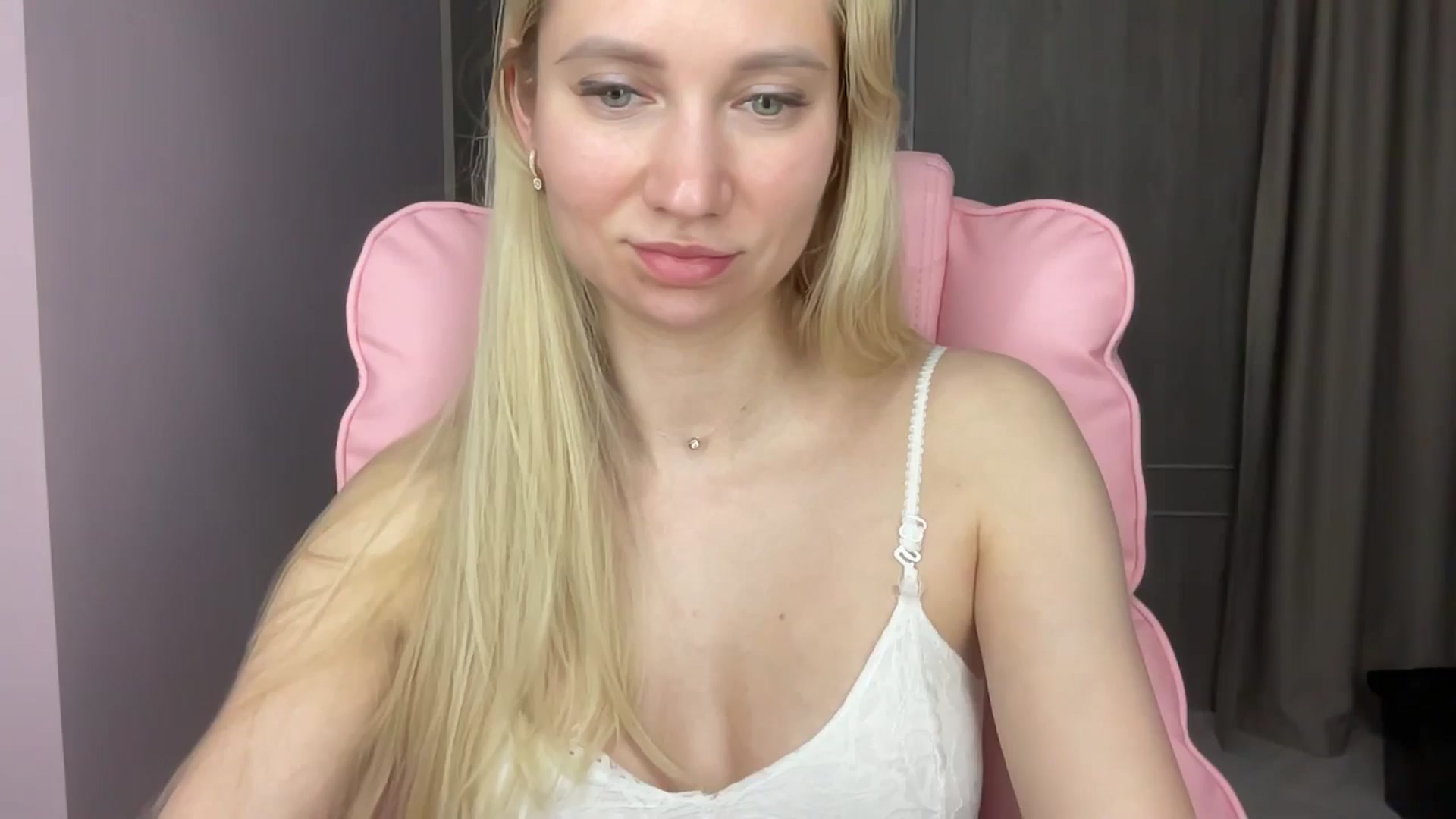 Gallery image thumbnail from Miss_Sylvia's myfreecams stream on, 06/09/2025, 19:37 image 13 of 20