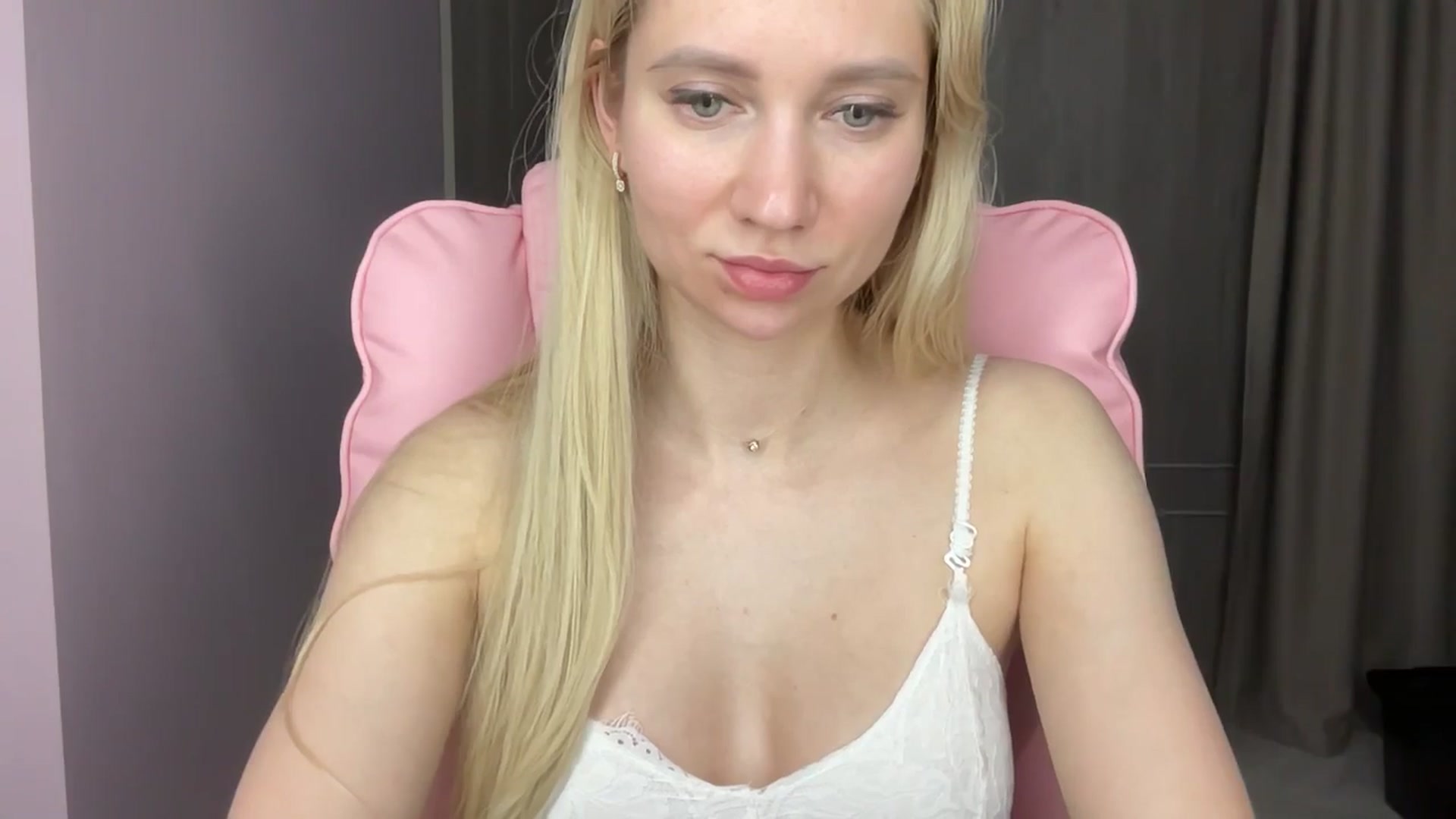 Gallery image thumbnail from Miss_Sylvia's myfreecams stream on, 06/09/2025, 19:37 image 14 of 20