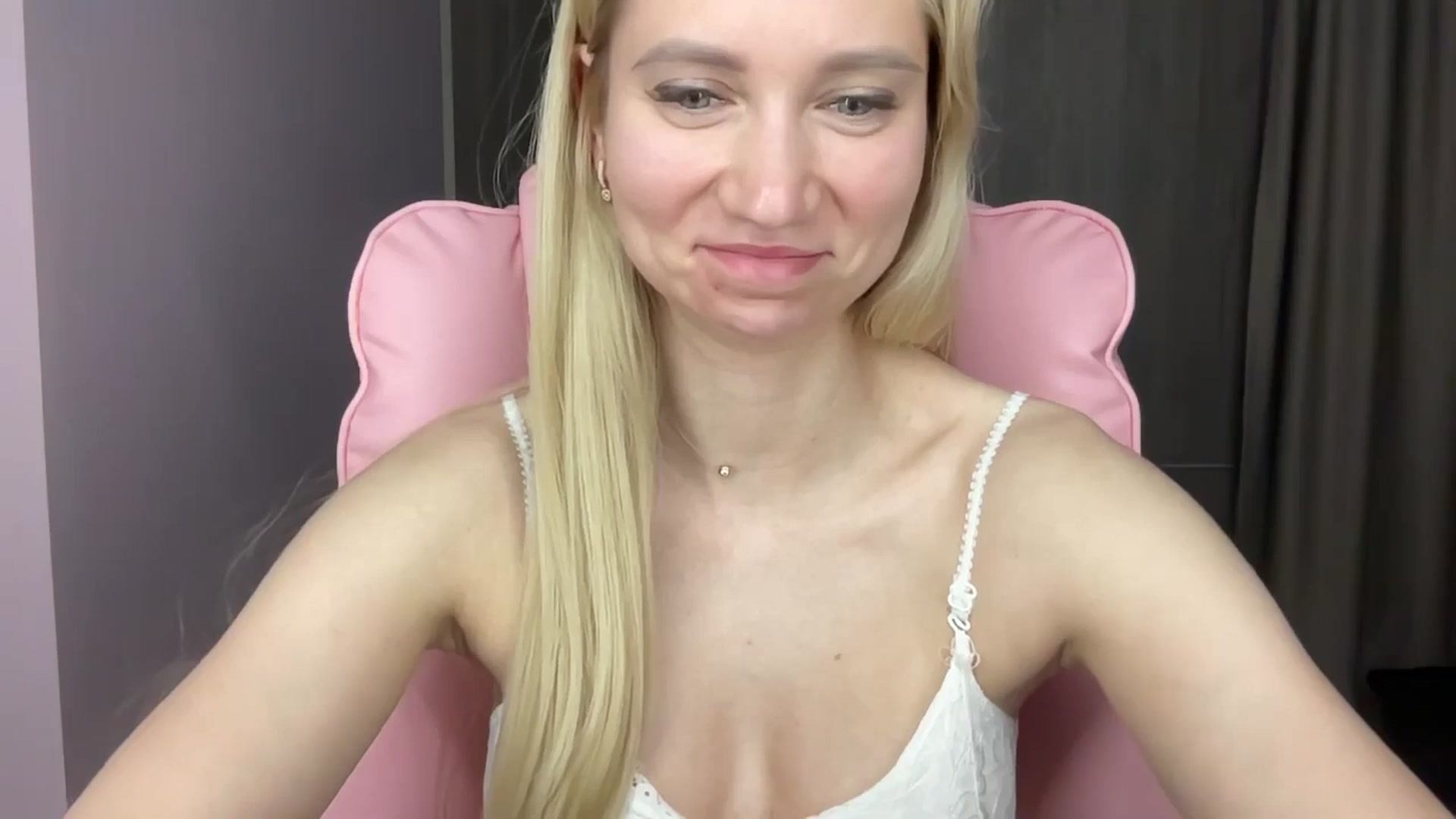Gallery image thumbnail from Miss_Sylvia's myfreecams stream on, 06/09/2025, 20:03 image 6 of 20