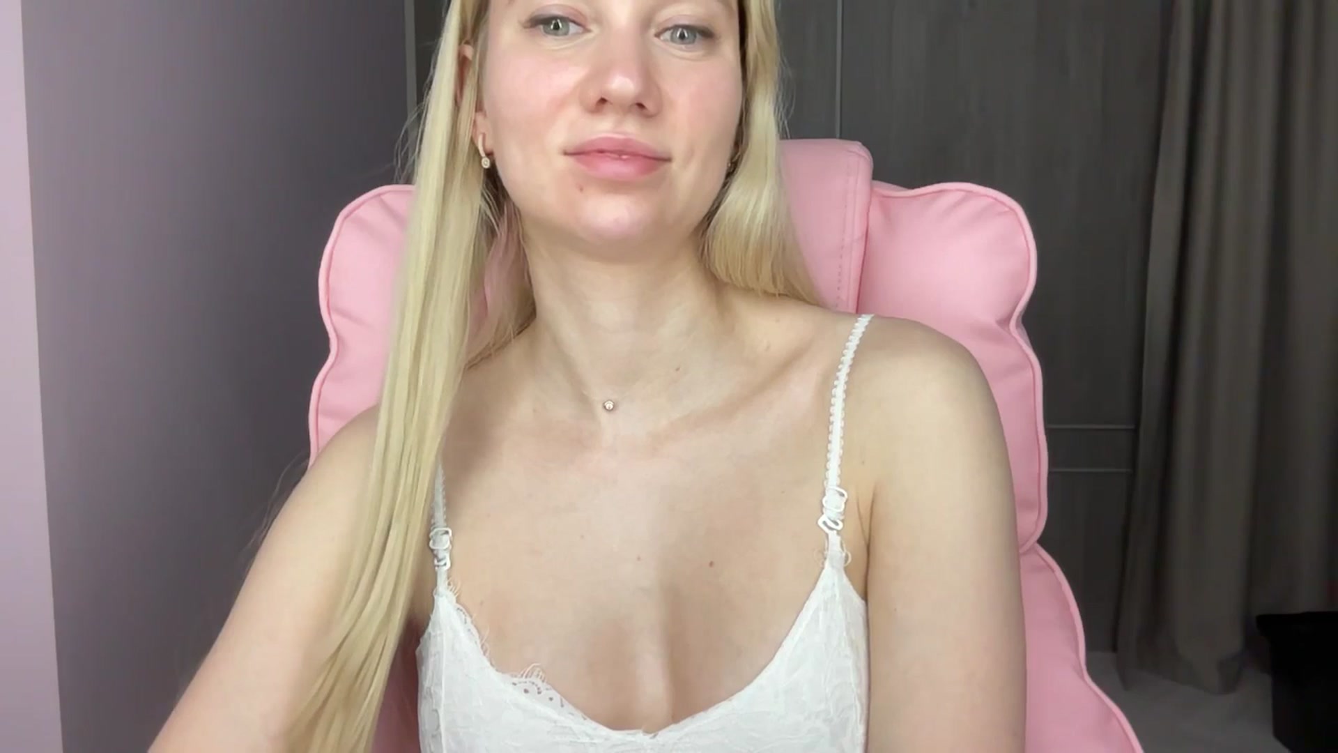 Gallery image thumbnail from Miss_Sylvia's myfreecams stream on, 06/09/2025, 20:03 image 7 of 20