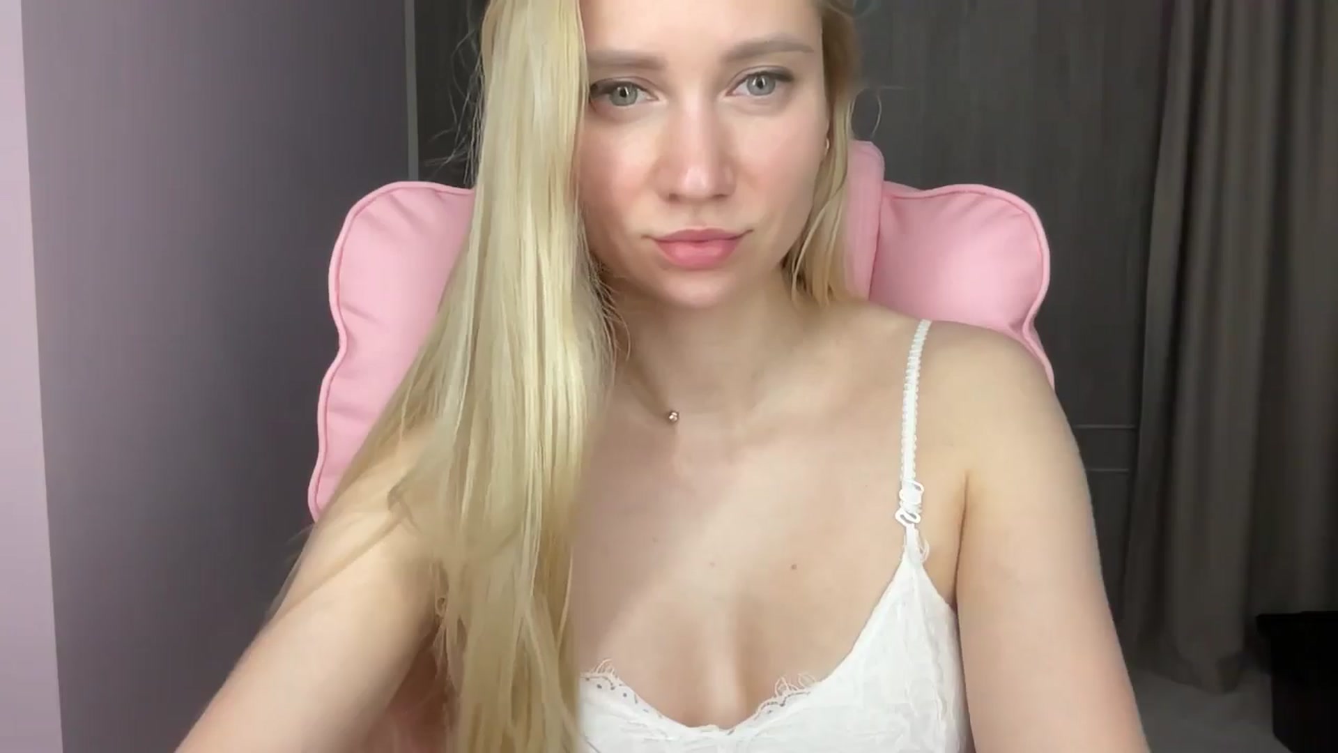 Gallery image thumbnail from Miss_Sylvia's myfreecams stream on, 06/09/2025, 20:03 image 18 of 20