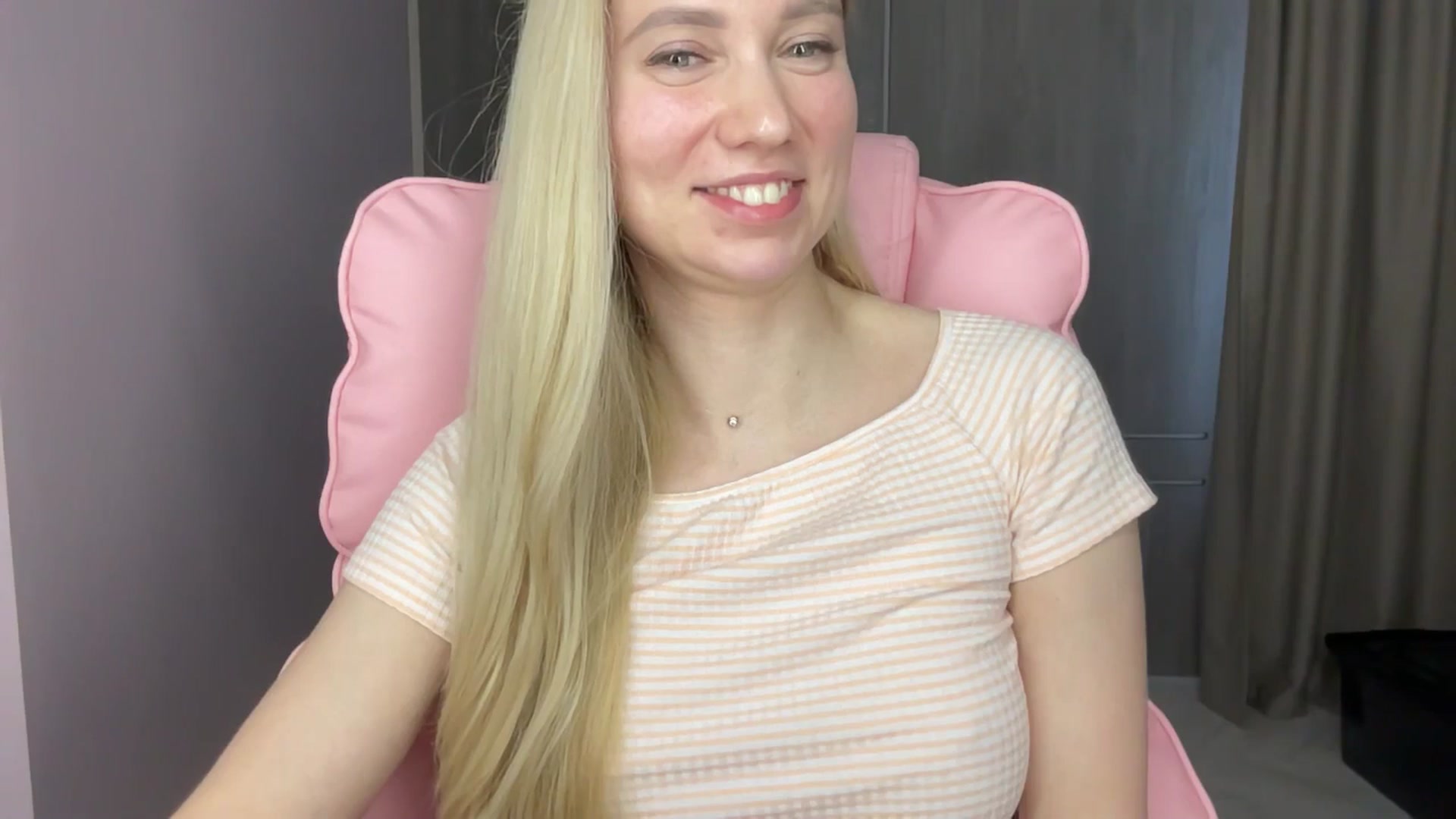 Gallery image thumbnail from Miss_Sylvia's myfreecams stream on, 06/12/2025, 17:08 image 16 of 20