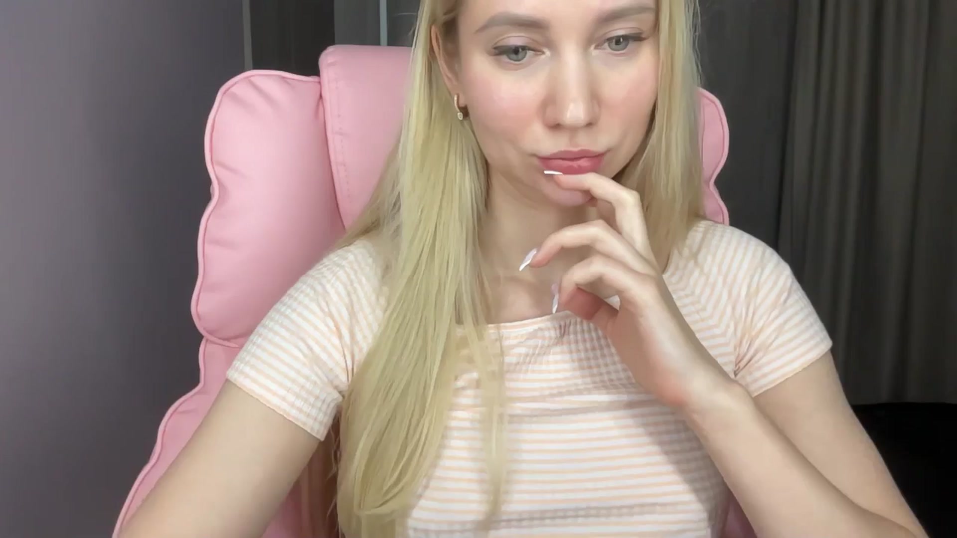 Gallery image thumbnail from Miss_Sylvia's myfreecams stream on, 06/12/2025, 19:35 image 2 of 20