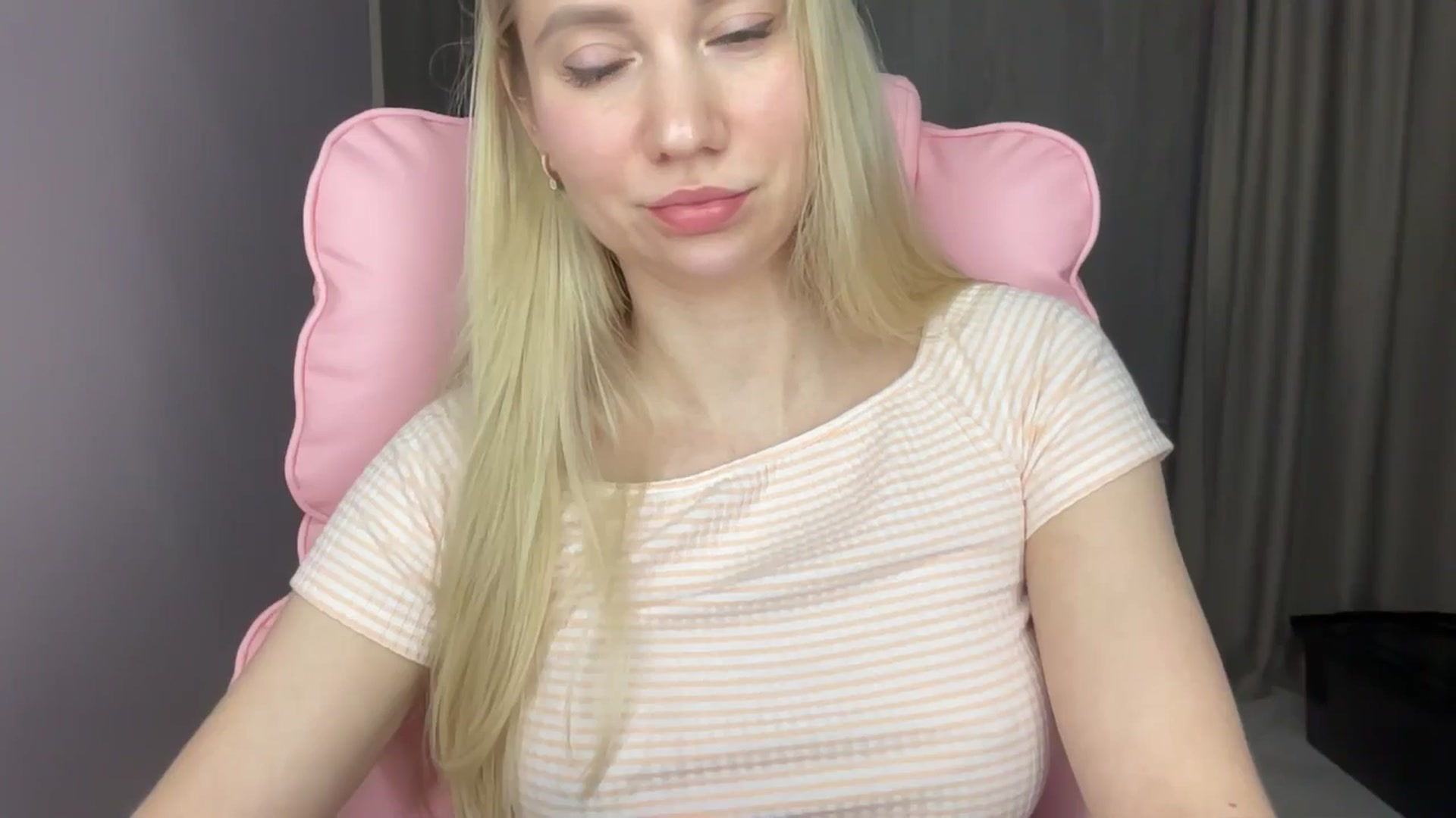 Gallery image thumbnail from Miss_Sylvia's myfreecams stream on, 06/12/2025, 19:35 image 3 of 20