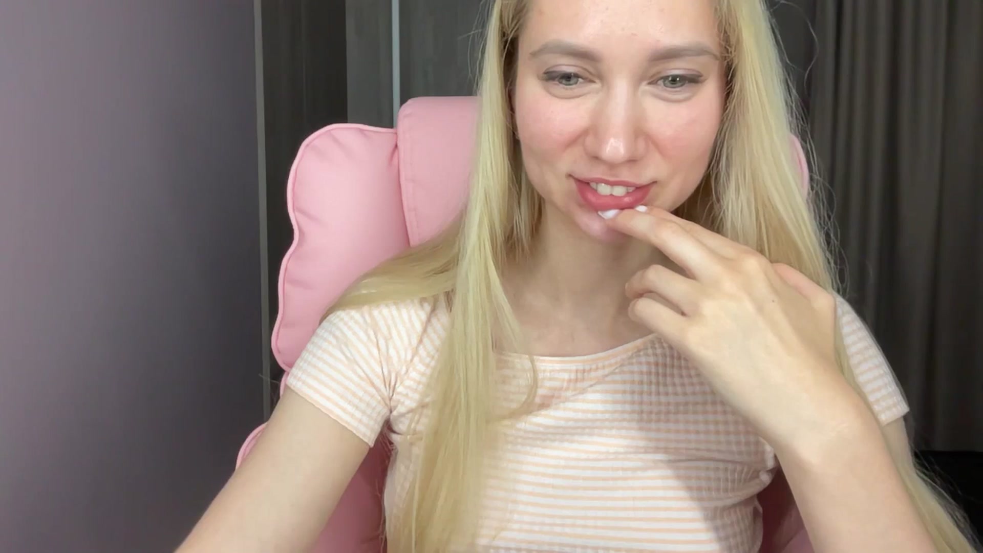 Gallery image thumbnail from Miss_Sylvia's myfreecams stream on, 06/12/2025, 19:35 image 17 of 20