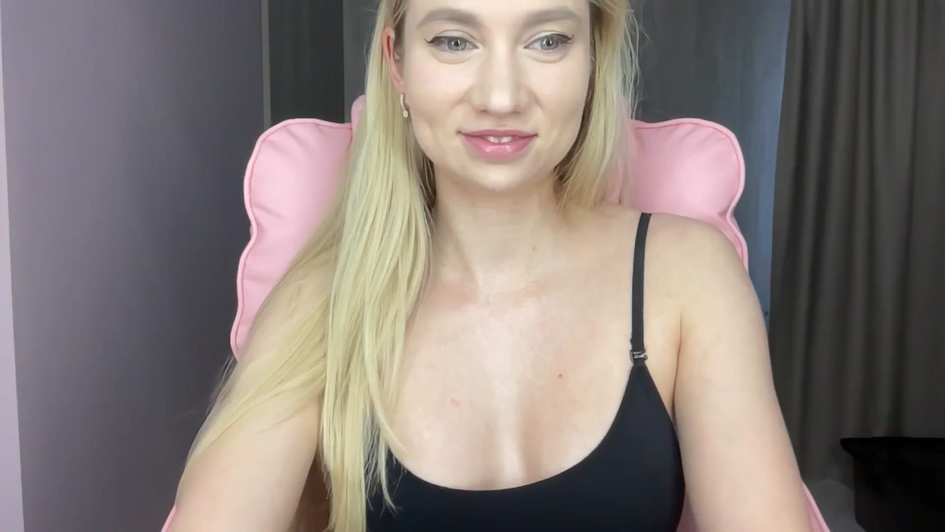 Gallery image thumbnail from Miss_Sylvia's myfreecams stream on, 06/13/2025, 16:10 image 14 of 20