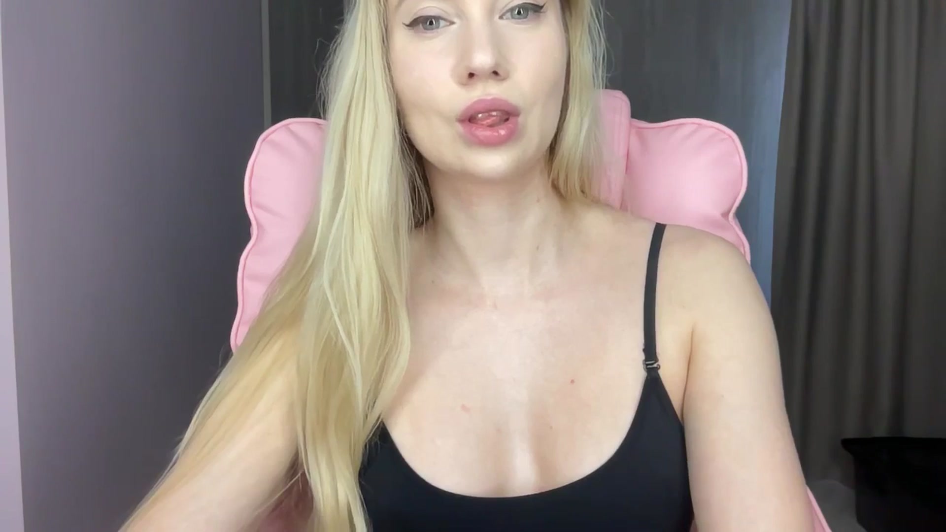 Gallery image thumbnail from Miss_Sylvia's myfreecams stream on, 06/13/2025, 16:10 image 7 of 20