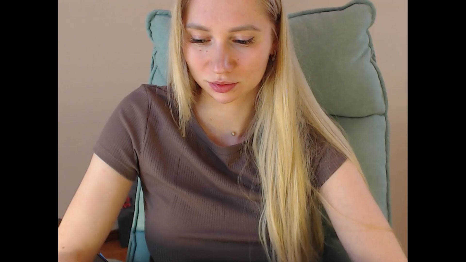 Gallery image thumbnail from Miss_Sylvia's myfreecams stream on, 06/17/2025, 17:47 image 14 of 20