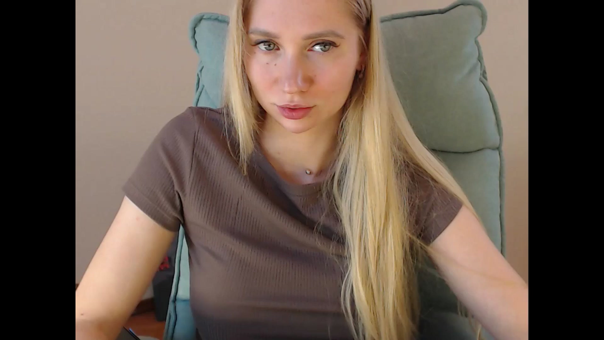 Gallery image thumbnail from Miss_Sylvia's myfreecams stream on, 06/17/2025, 17:47 image 15 of 20
