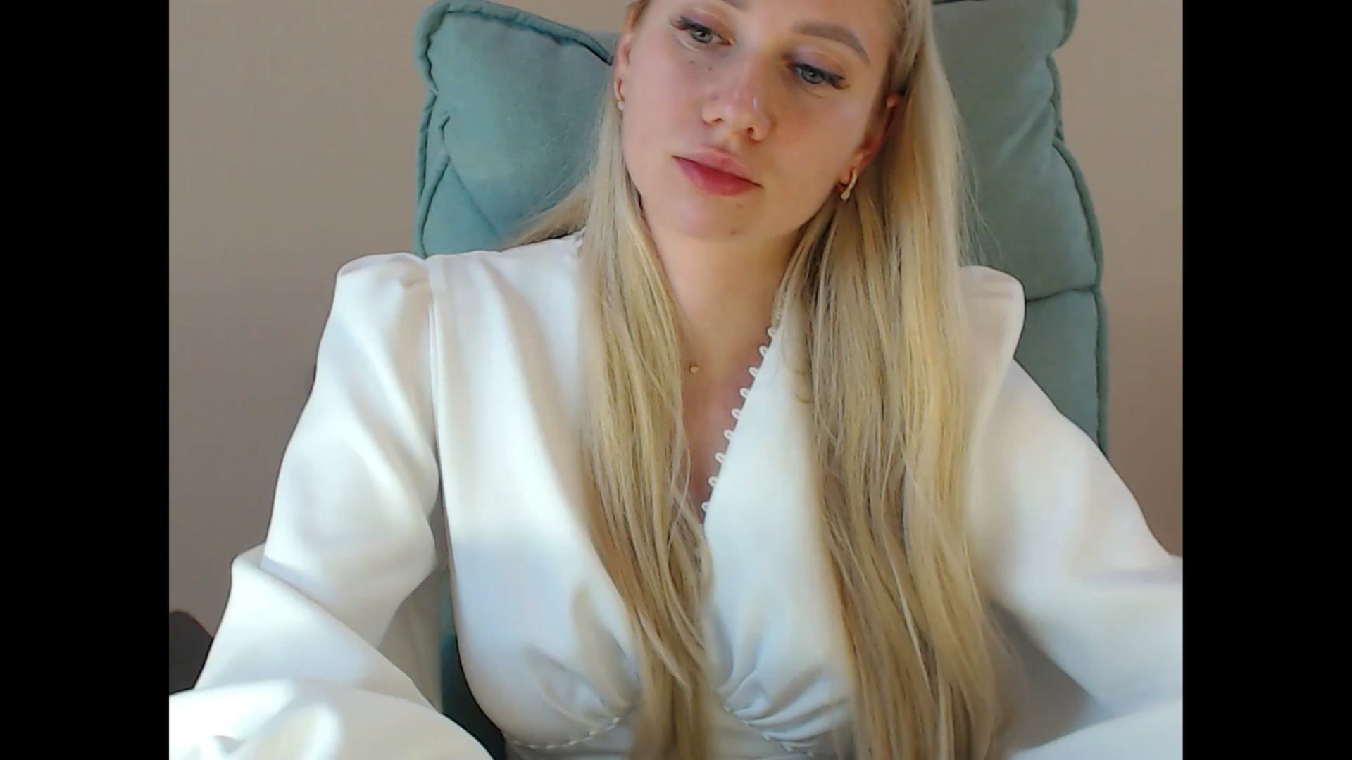 Gallery image thumbnail from Miss_Sylvia's myfreecams stream on, 06/19/2025, 13:21 image 17 of 20