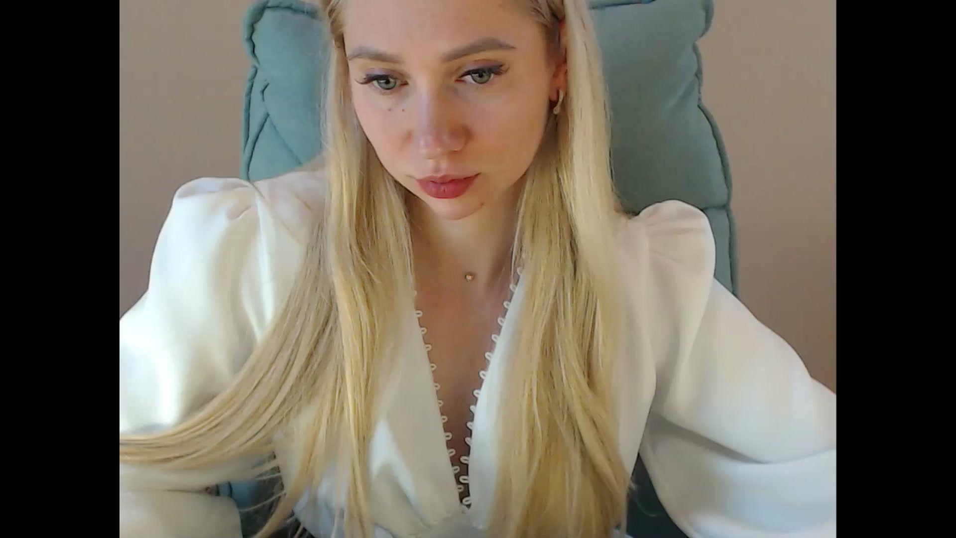 Gallery image thumbnail from Miss_Sylvia's myfreecams stream on, 06/19/2025, 13:21 image 11 of 20