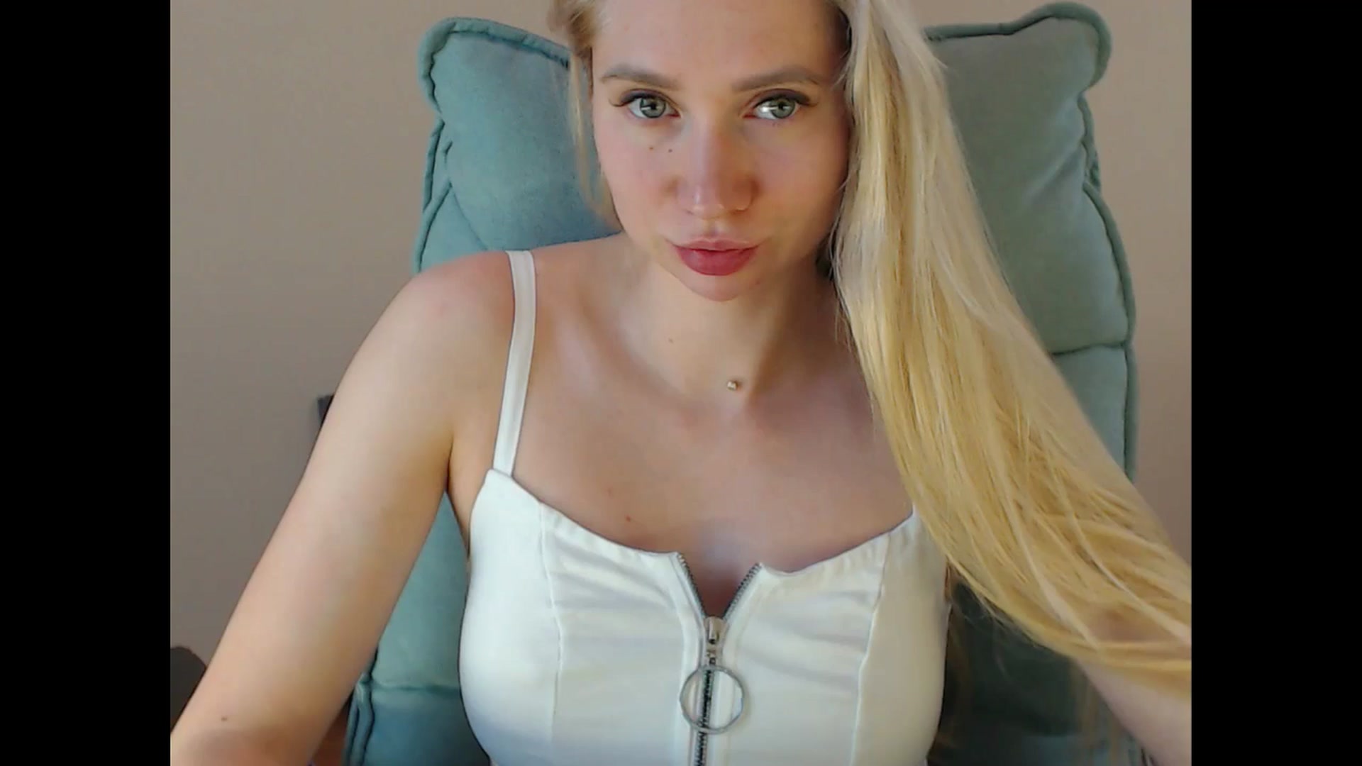 Gallery image thumbnail from Miss_Sylvia's myfreecams stream on, 06/19/2025, 14:56 image 5 of 20