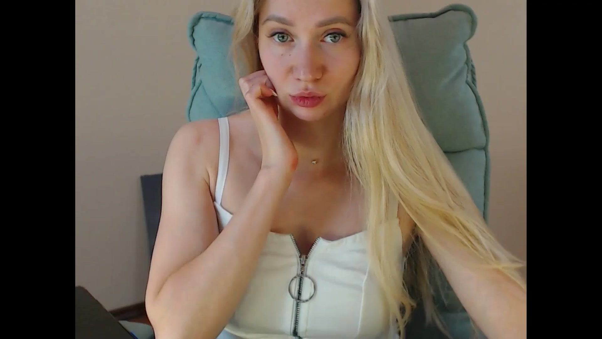 Gallery image thumbnail from Miss_Sylvia's myfreecams stream on, 06/19/2025, 14:56 image 7 of 20