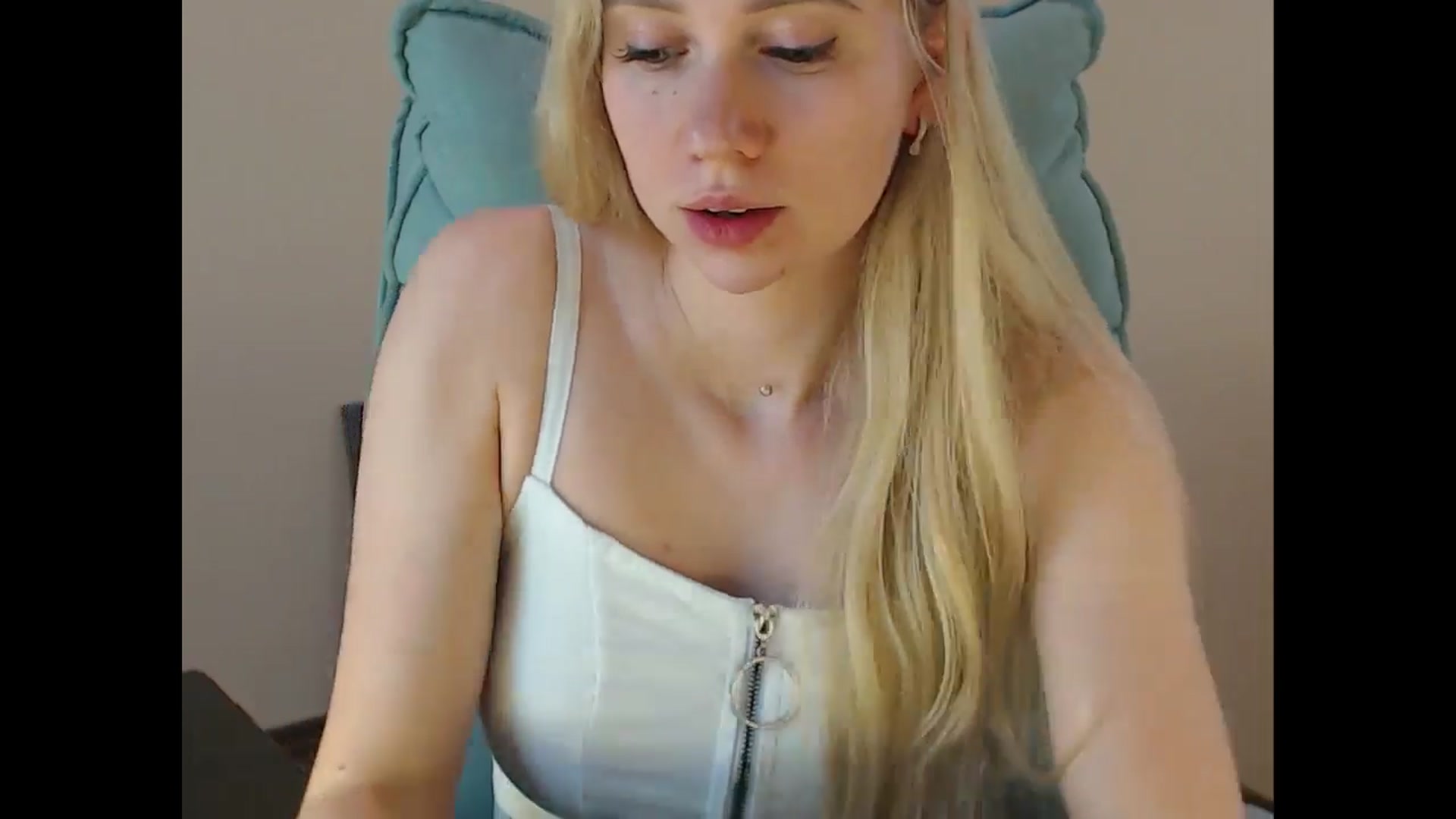 Gallery image thumbnail from Miss_Sylvia's myfreecams stream on, 06/19/2025, 16:23 image 20 of 20