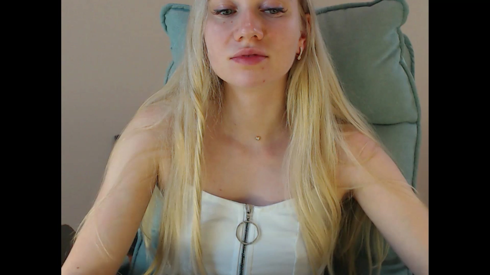 Gallery image thumbnail from Miss_Sylvia's myfreecams stream on, 06/19/2025, 16:23 image 4 of 20