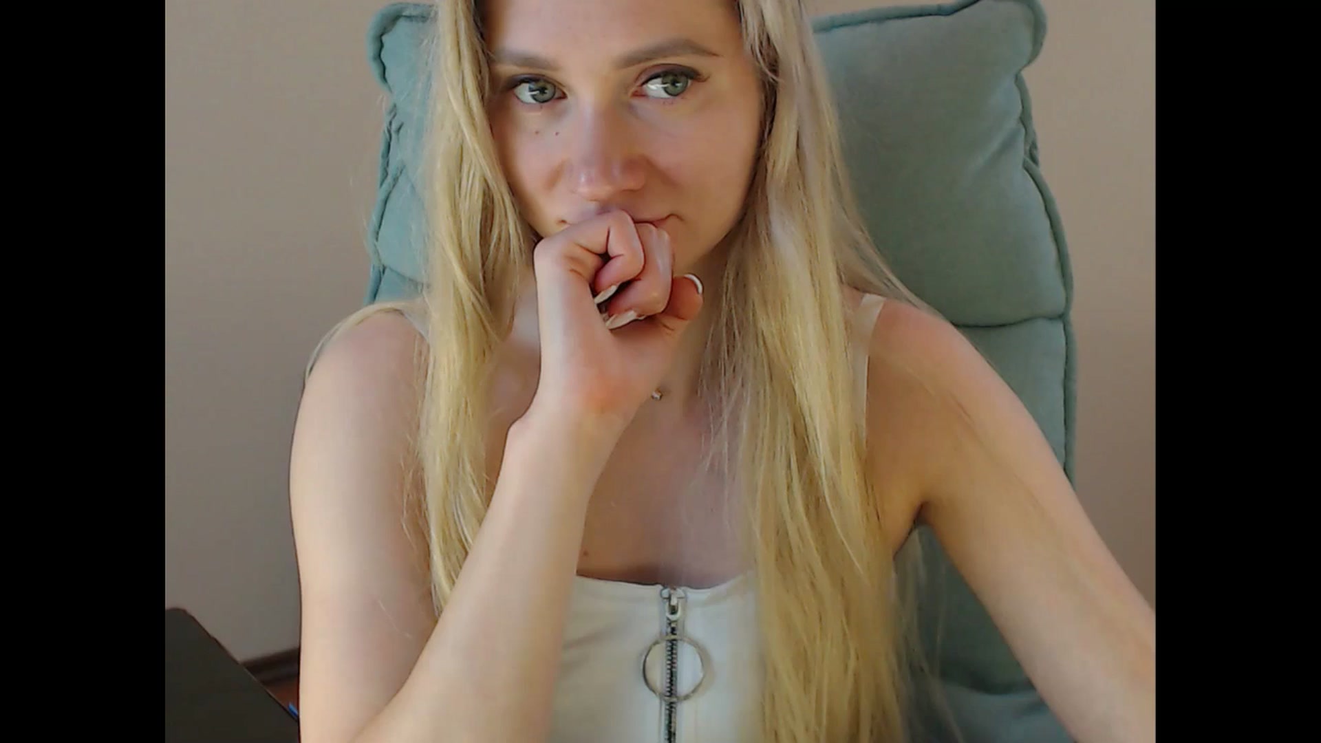 Gallery image thumbnail from Miss_Sylvia's myfreecams stream on, 06/19/2025, 16:23 image 11 of 20