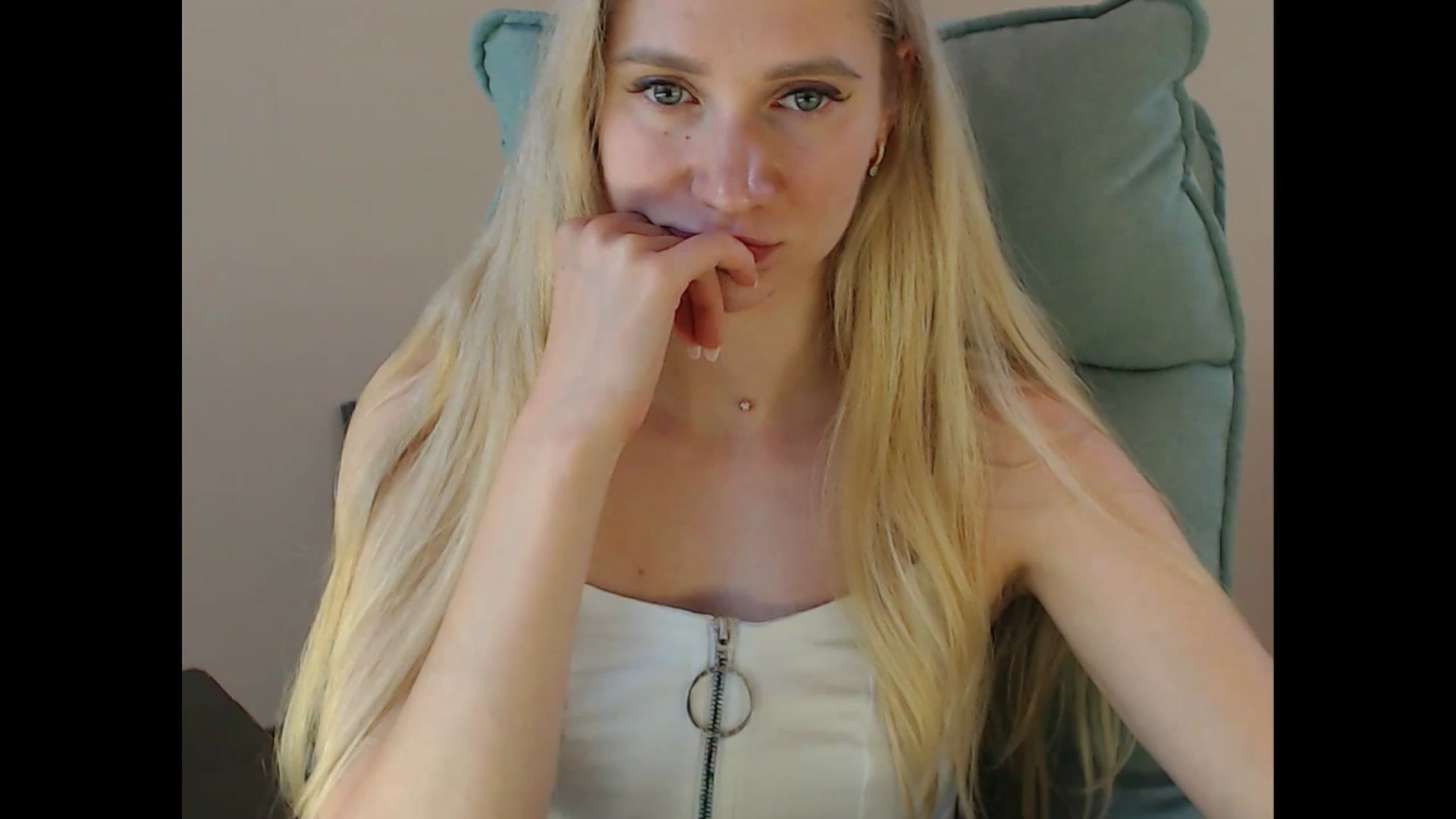 Gallery image thumbnail from Miss_Sylvia's myfreecams stream on, 06/19/2025, 16:23 image 3 of 20