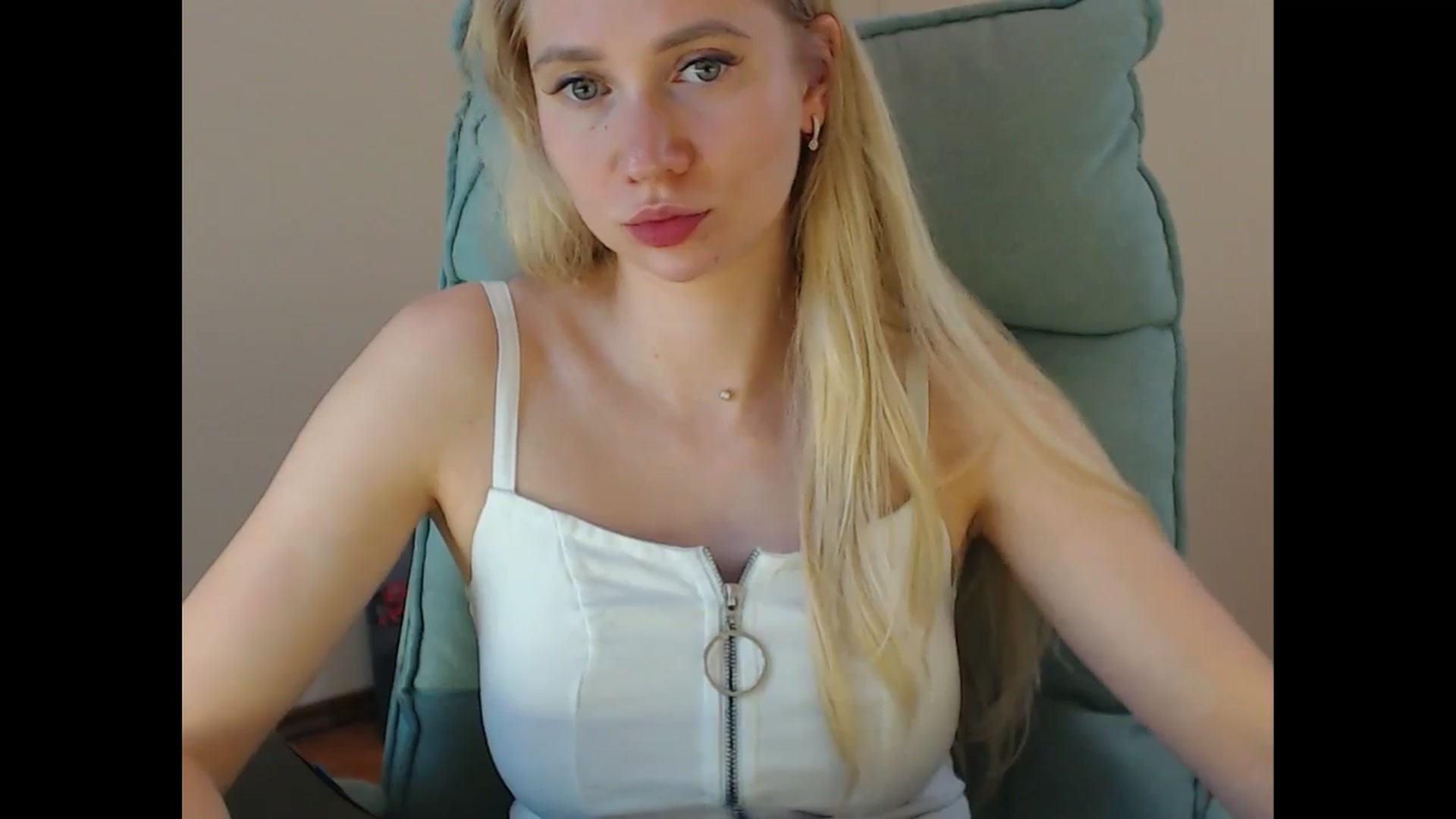 Gallery image thumbnail from Miss_Sylvia's myfreecams stream on, 06/19/2025, 17:38 image 3 of 20