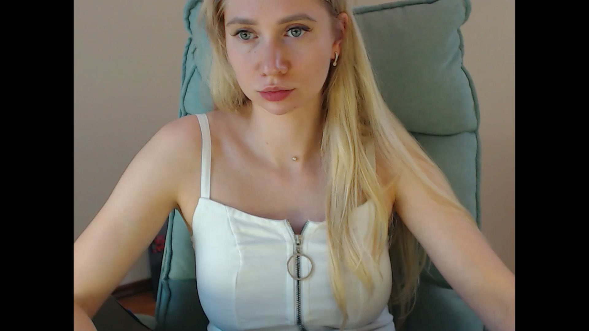 Gallery image thumbnail from Miss_Sylvia's myfreecams stream on, 06/19/2025, 17:38 image 6 of 20