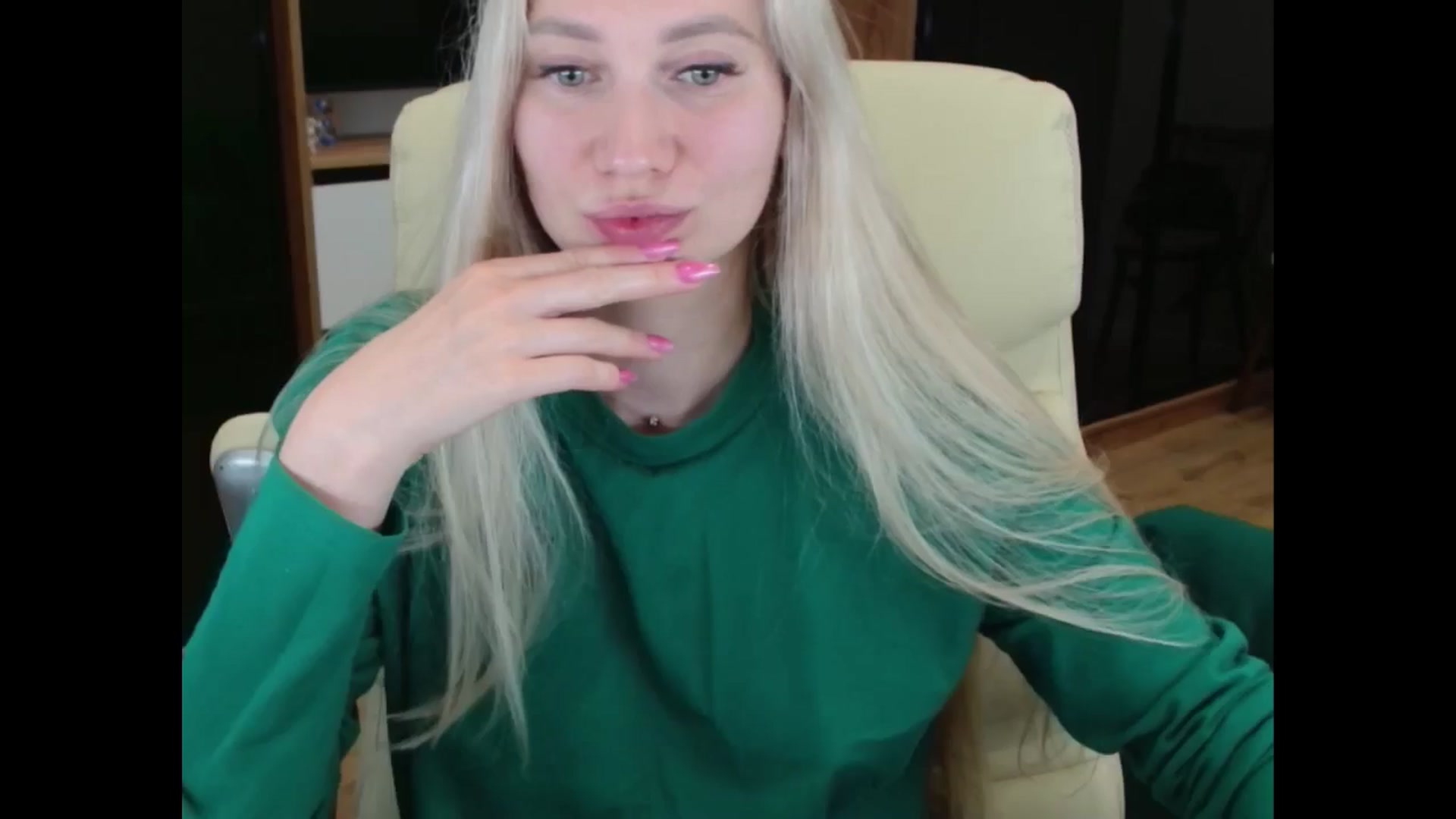 Gallery image thumbnail from Miss_Sylvia's myfreecams stream on, 06/20/2025, 19:11 image 5 of 20