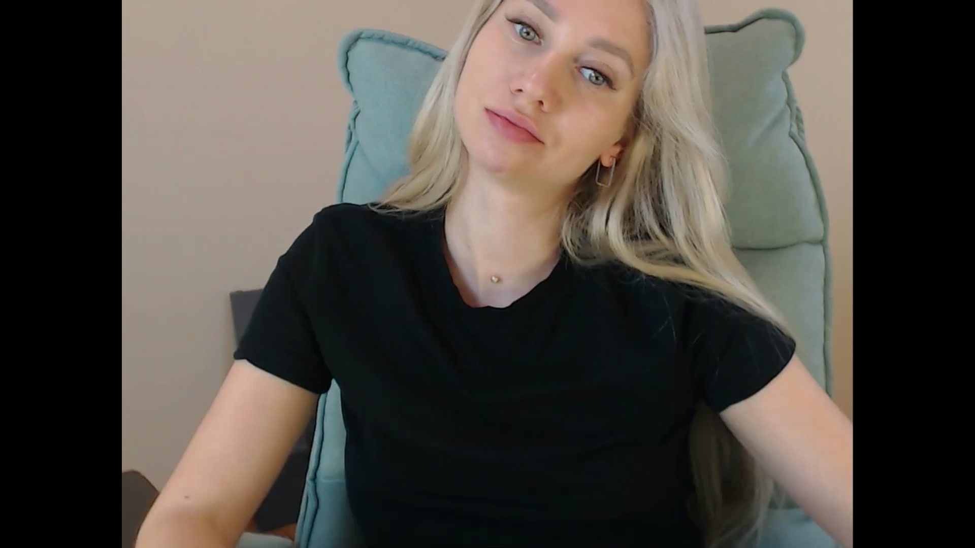 Gallery image thumbnail from Miss_Sylvia's myfreecams stream on, 07/16/2025, 18:04 image 4 of 20