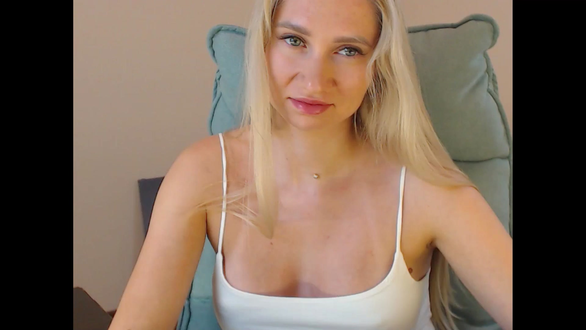 Gallery image thumbnail from Miss_Sylvia's myfreecams stream on, 07/19/2025, 18:51 image 1 of 20