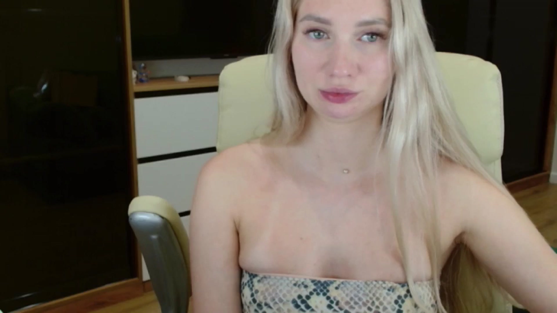 Gallery image thumbnail from Miss_Sylvia's myfreecams stream on, 07/28/2025, 20:58 image 16 of 20