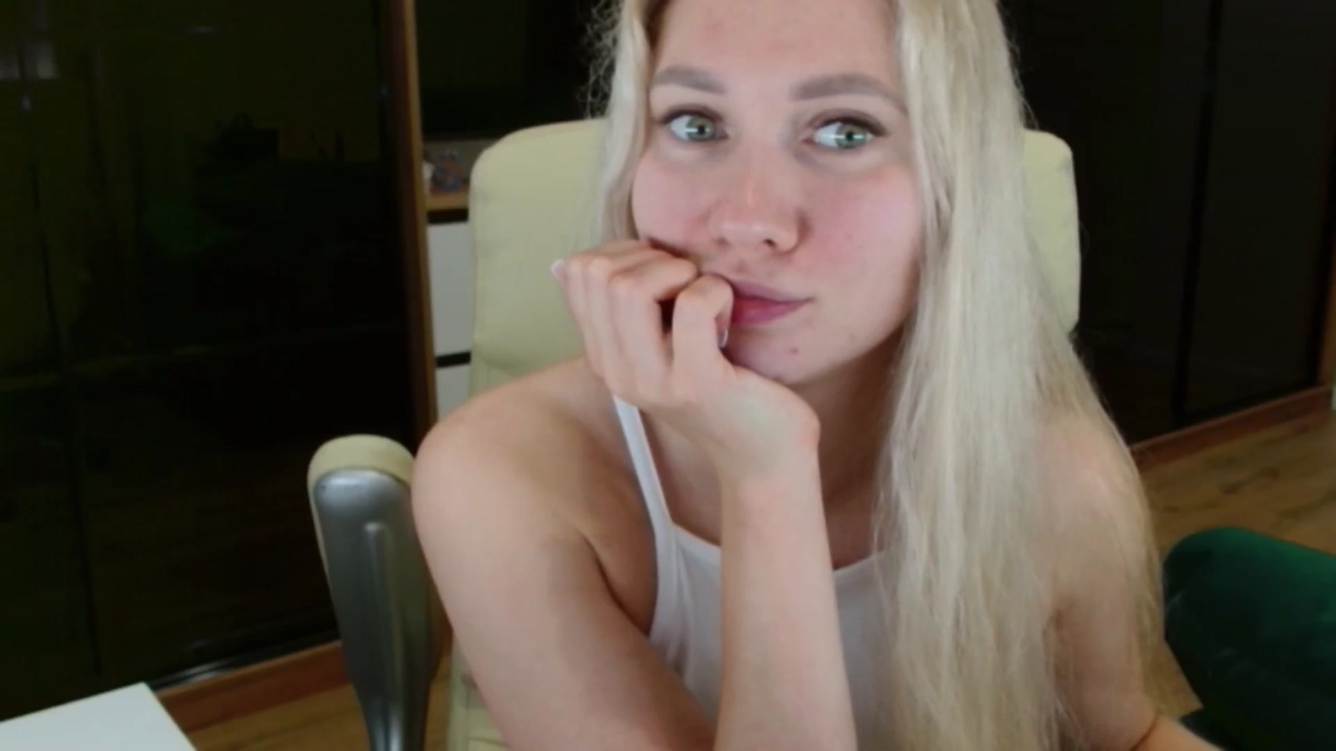 Gallery image thumbnail from Miss_Sylvia's myfreecams stream on, 08/04/2025, 15:14 image 19 of 20