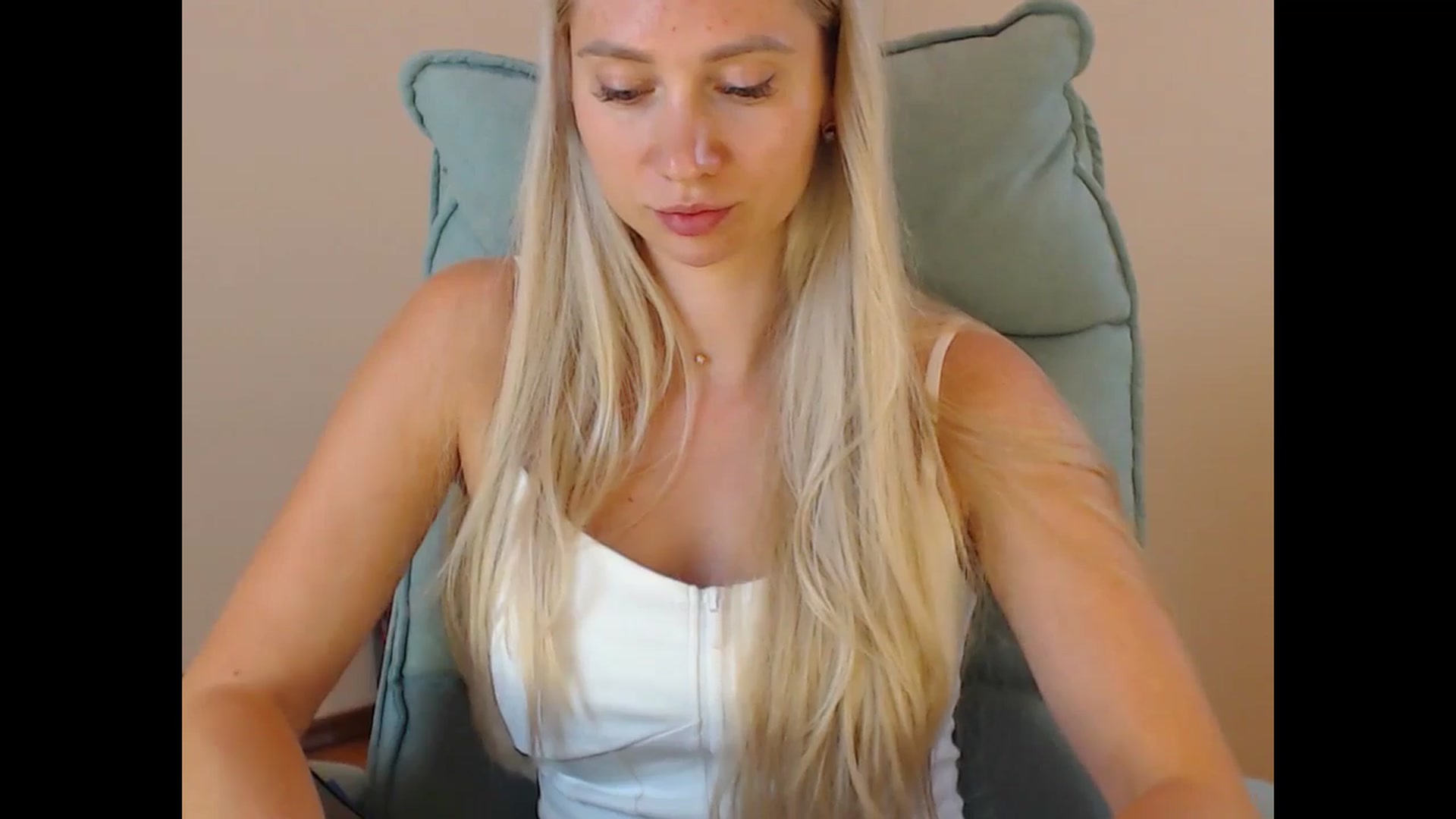 Gallery image thumbnail from Miss_Sylvia's myfreecams stream on, 08/21/2025, 17:13 image 18 of 20