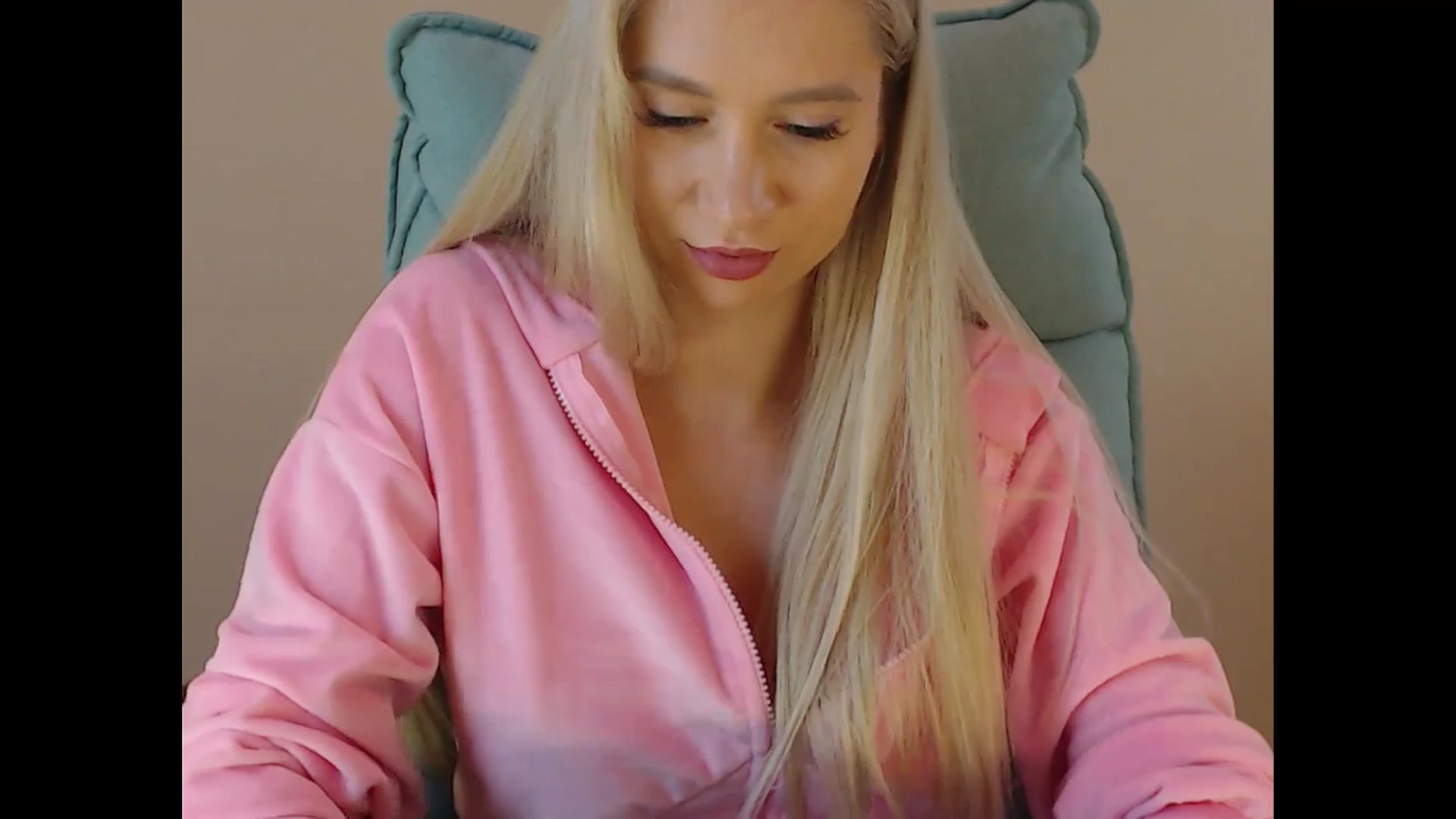 Gallery image thumbnail from Miss_Sylvia's myfreecams stream on, 08/26/2025, 18:29 image 15 of 20