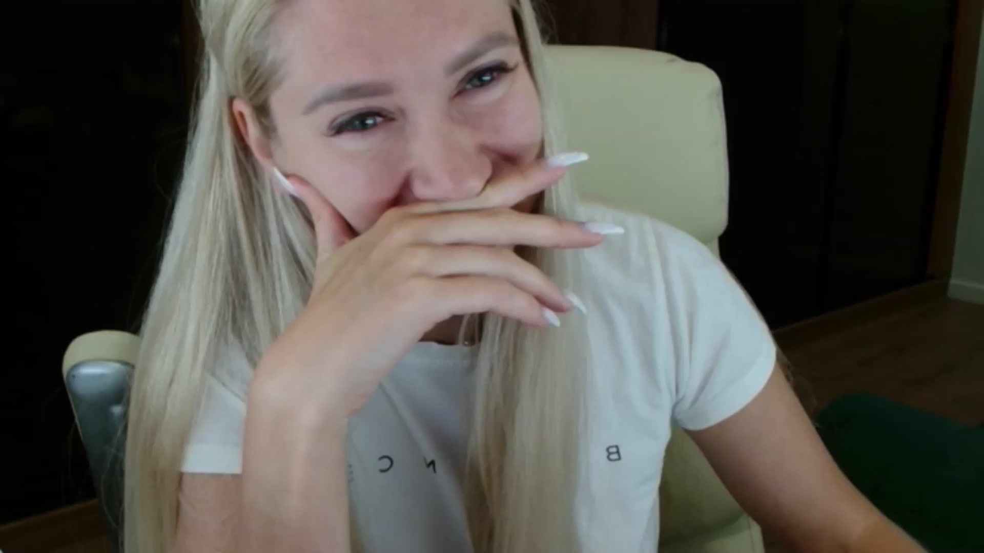 Gallery image thumbnail from Miss_Sylvia's myfreecams stream on, 08/27/2025, 18:29 image 1 of 20