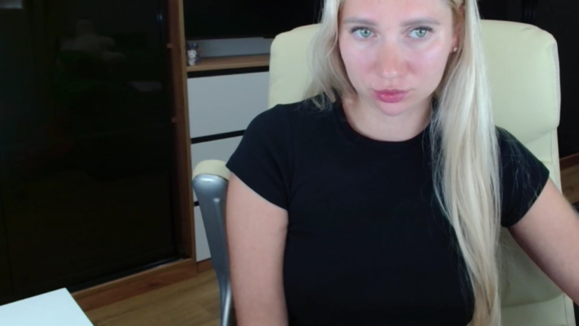 Gallery image thumbnail from Miss_Sylvia's myfreecams stream on, 10/02/2025, 22:04 image 14 of 20