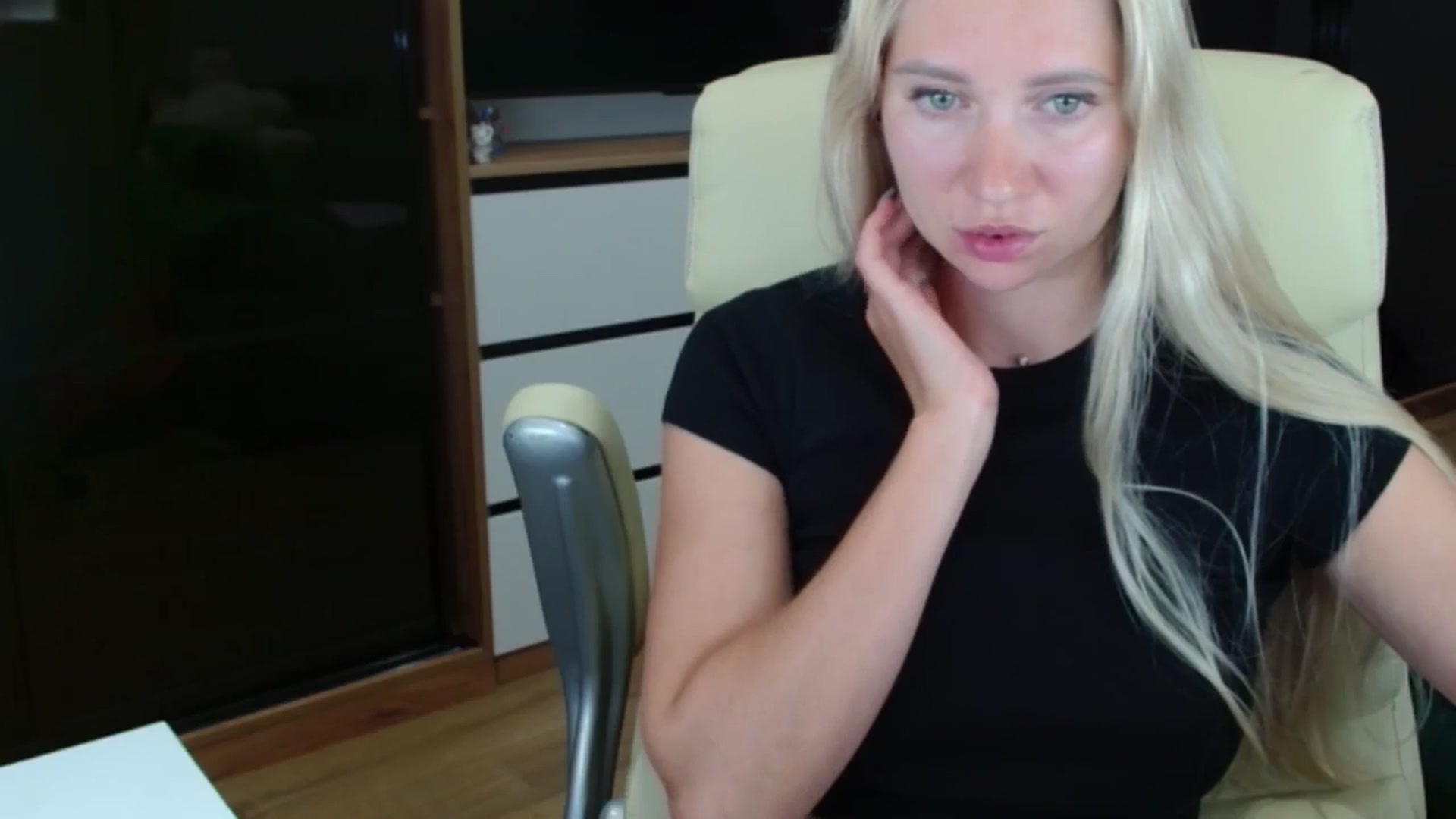 Gallery image thumbnail from Miss_Sylvia's myfreecams stream on, 10/02/2025, 22:04 image 18 of 20