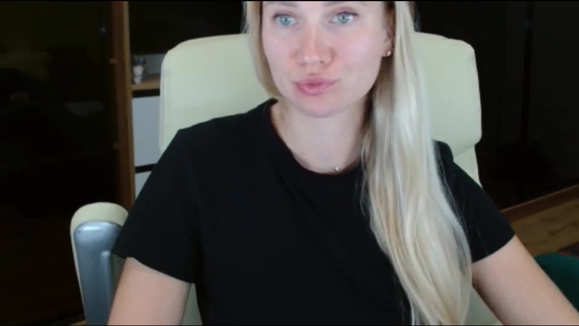 Gallery image thumbnail from Miss_Sylvia's myfreecams stream on, 10/04/2025, 20:00 image 13 of 20