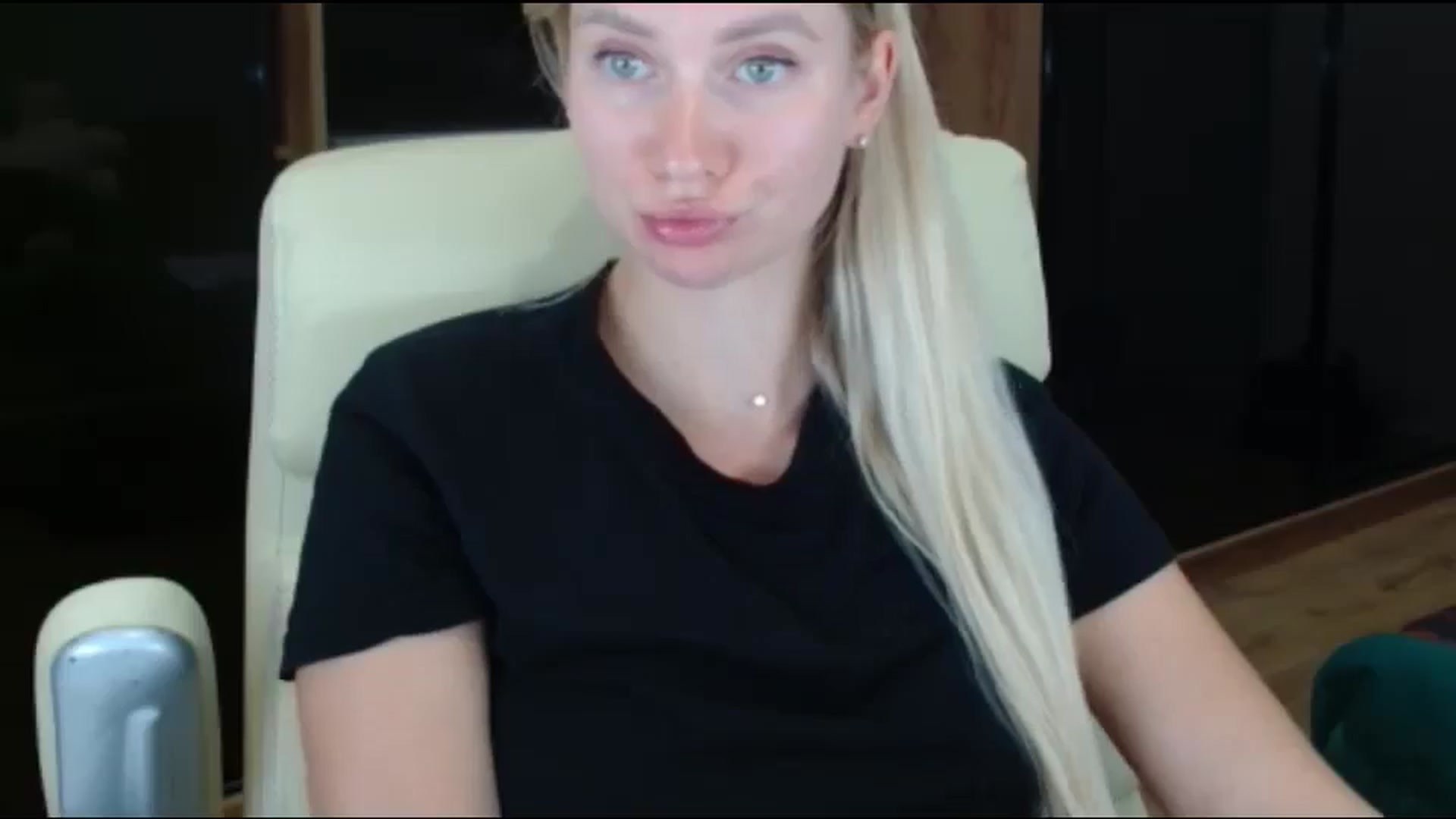 Gallery image thumbnail from Miss_Sylvia's myfreecams stream on, 10/04/2025, 20:00 image 3 of 20