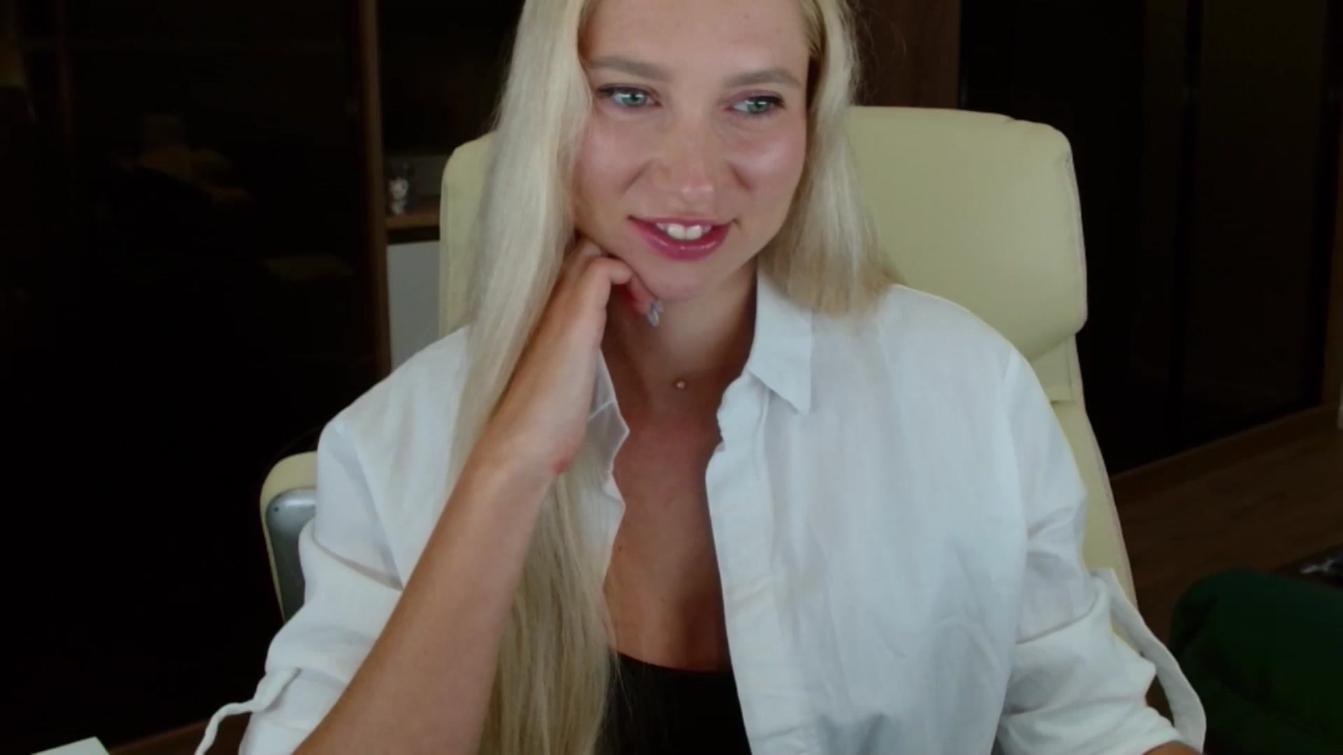 Gallery image thumbnail from Miss_Sylvia's myfreecams stream on, 10/06/2025, 20:39 image 13 of 20