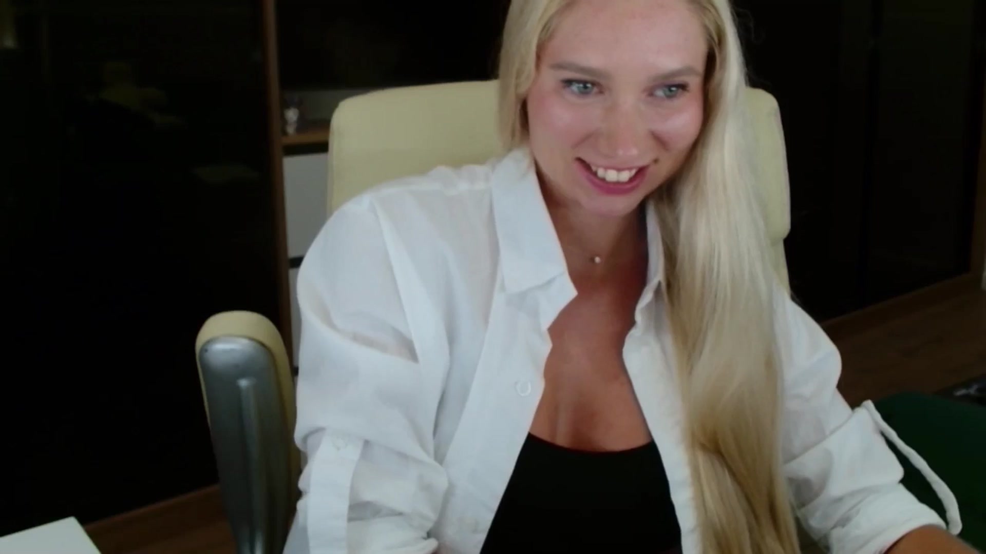 Gallery image thumbnail from Miss_Sylvia's myfreecams stream on, 10/06/2025, 20:39 image 17 of 20