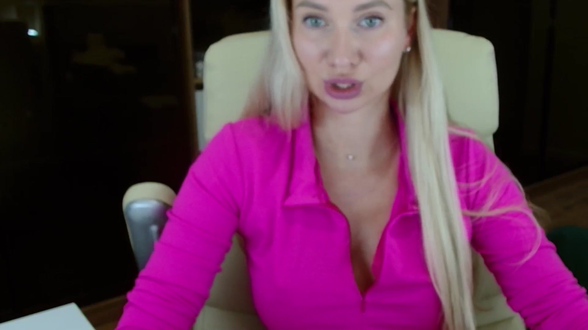 Gallery image thumbnail from Miss_Sylvia's myfreecams stream on, 10/07/2025, 18:22 image 5 of 20